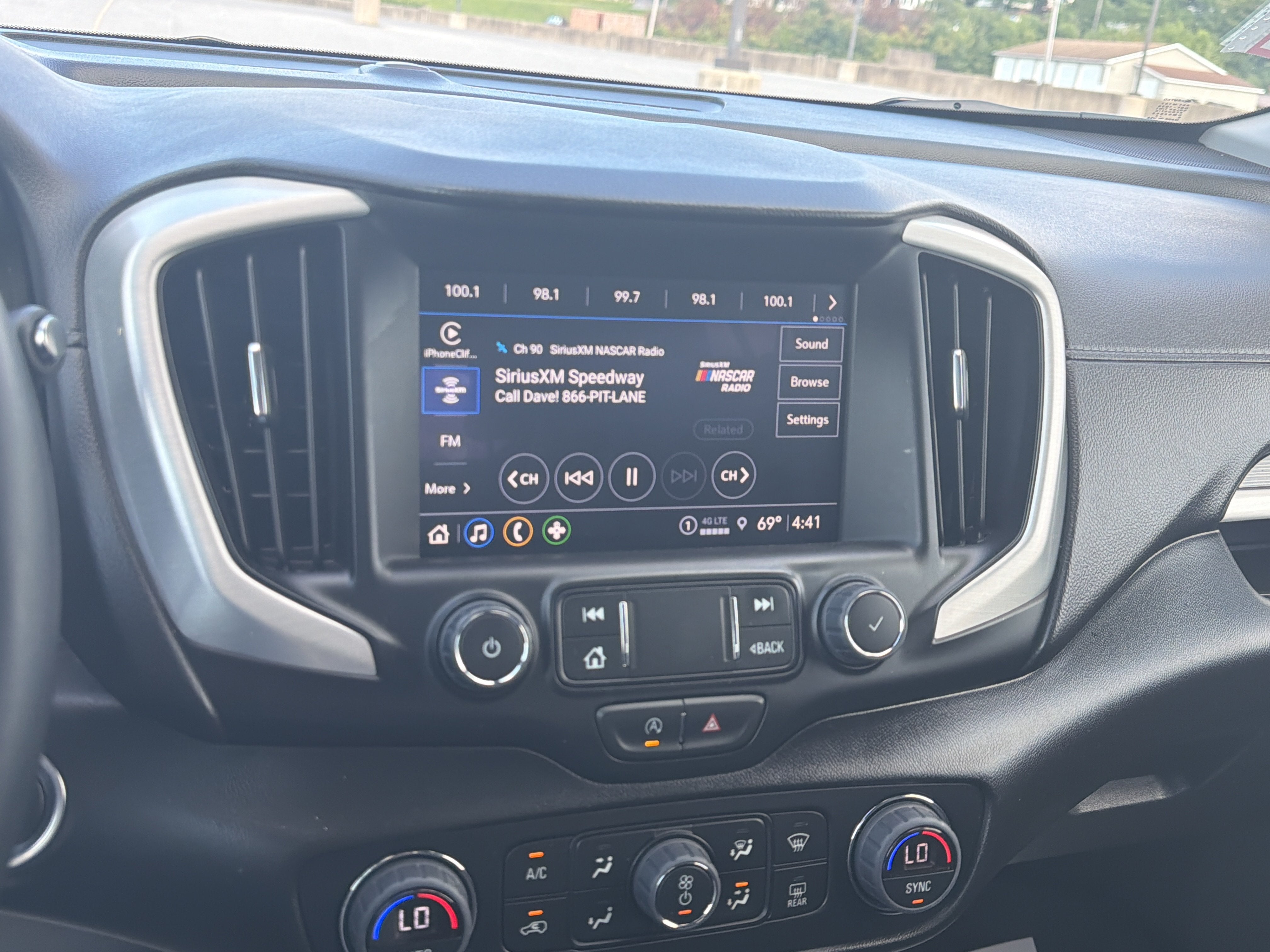 2023 GMC Terrain SLT