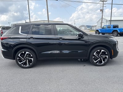 2024 Mitsubishi Outlander SE