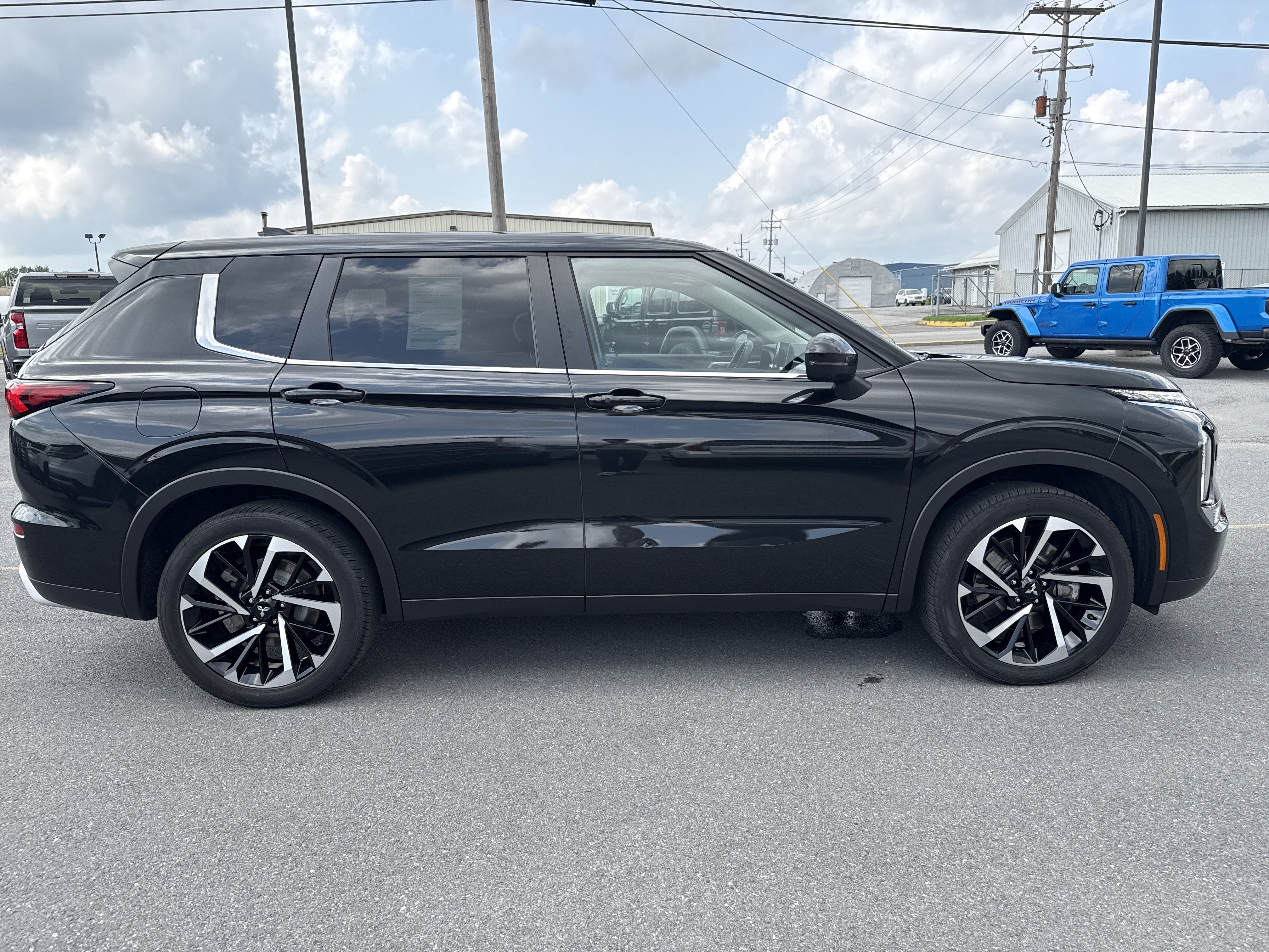 2024 Mitsubishi Outlander SE