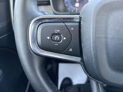 2025 Volvo XC40 Core Bright Theme