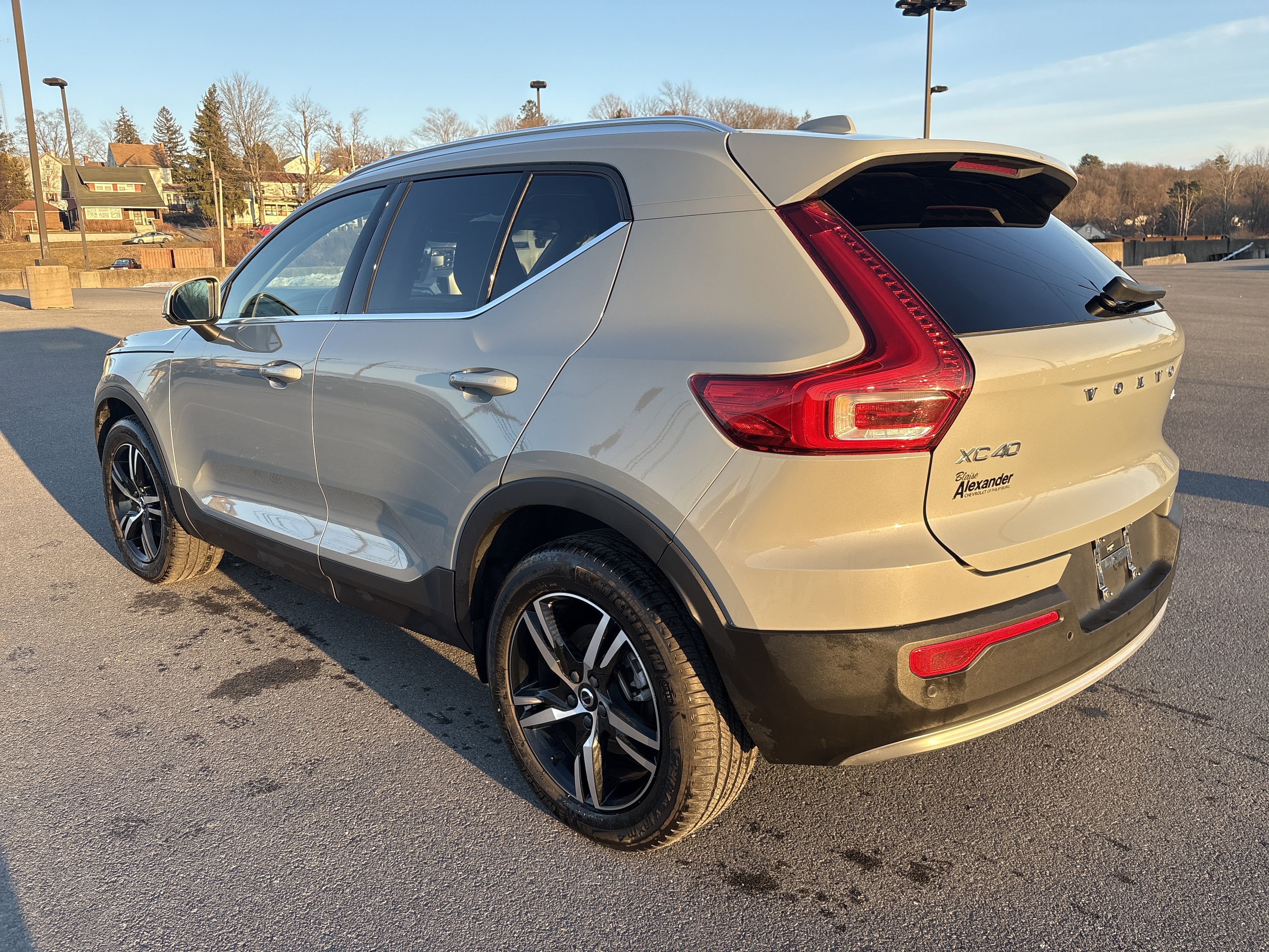 2025 Volvo XC40 Core Bright Theme