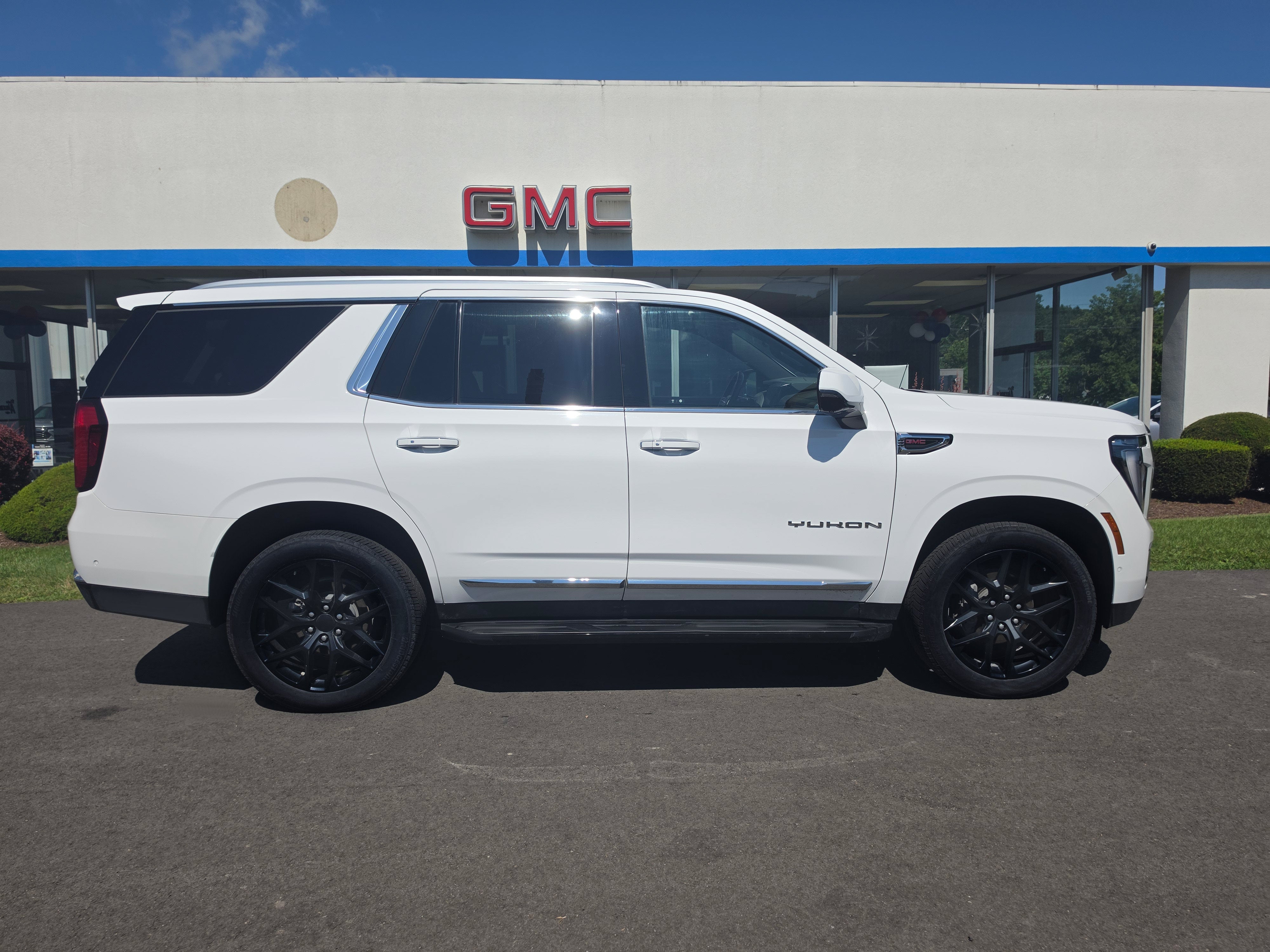 2025 GMC Yukon Elevation