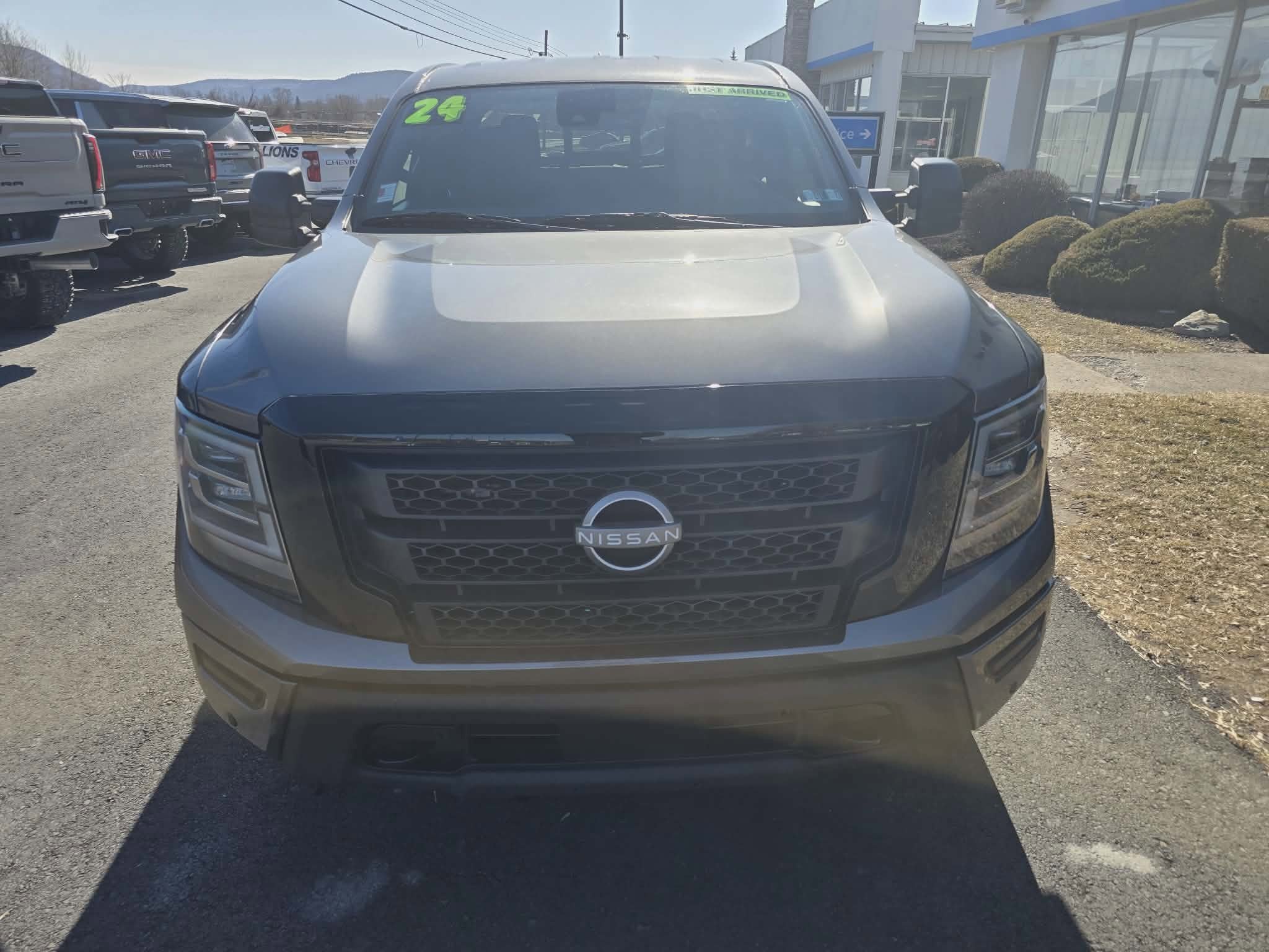 2024 Nissan Titan SV