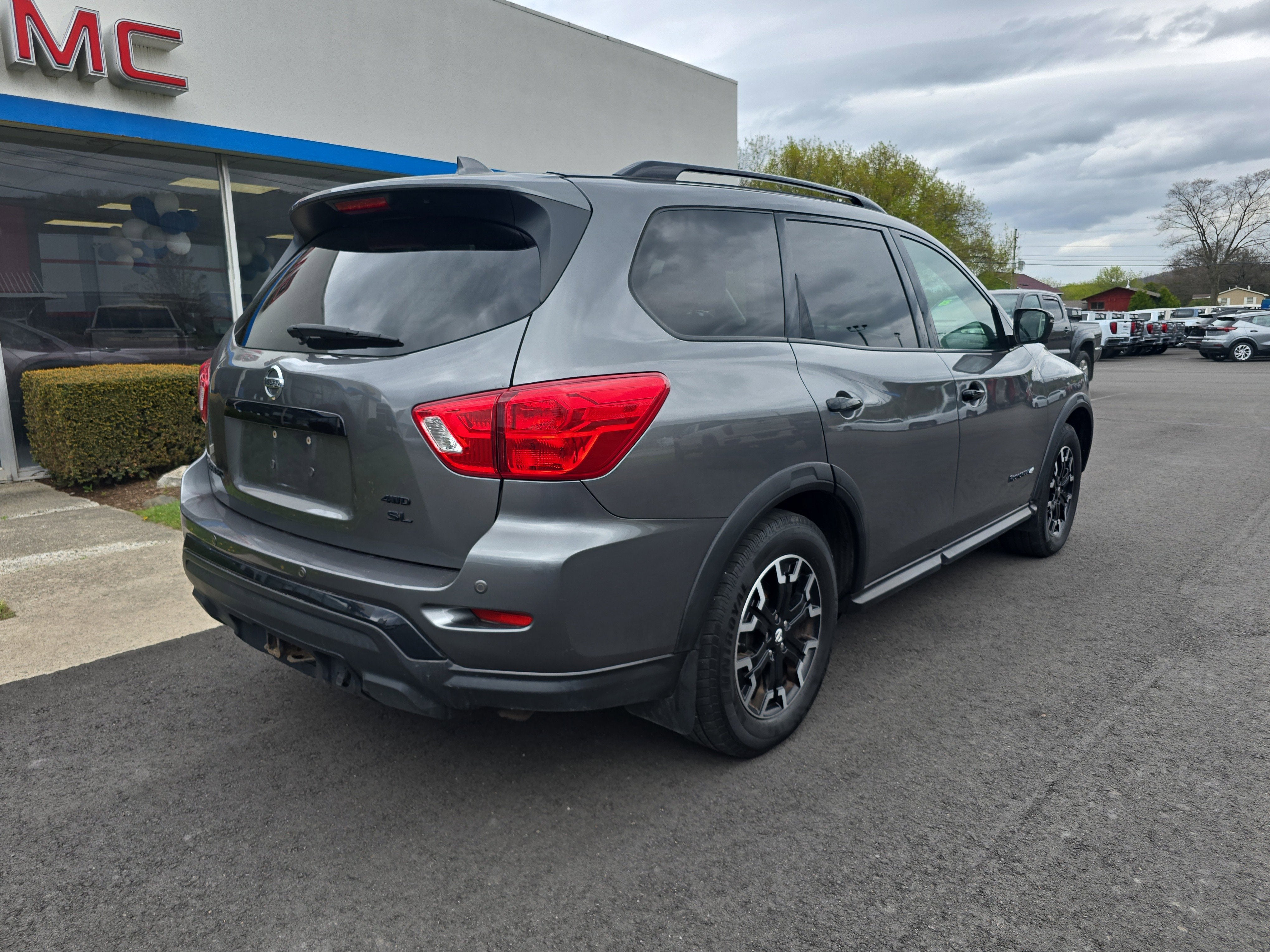 2019 Nissan Pathfinder SL