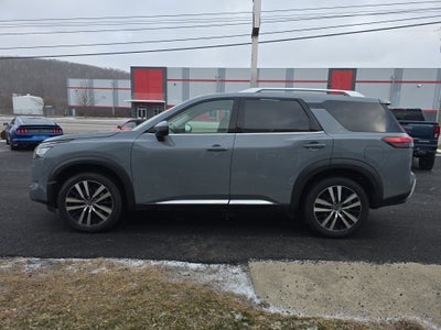 2023 Nissan Pathfinder Platinum