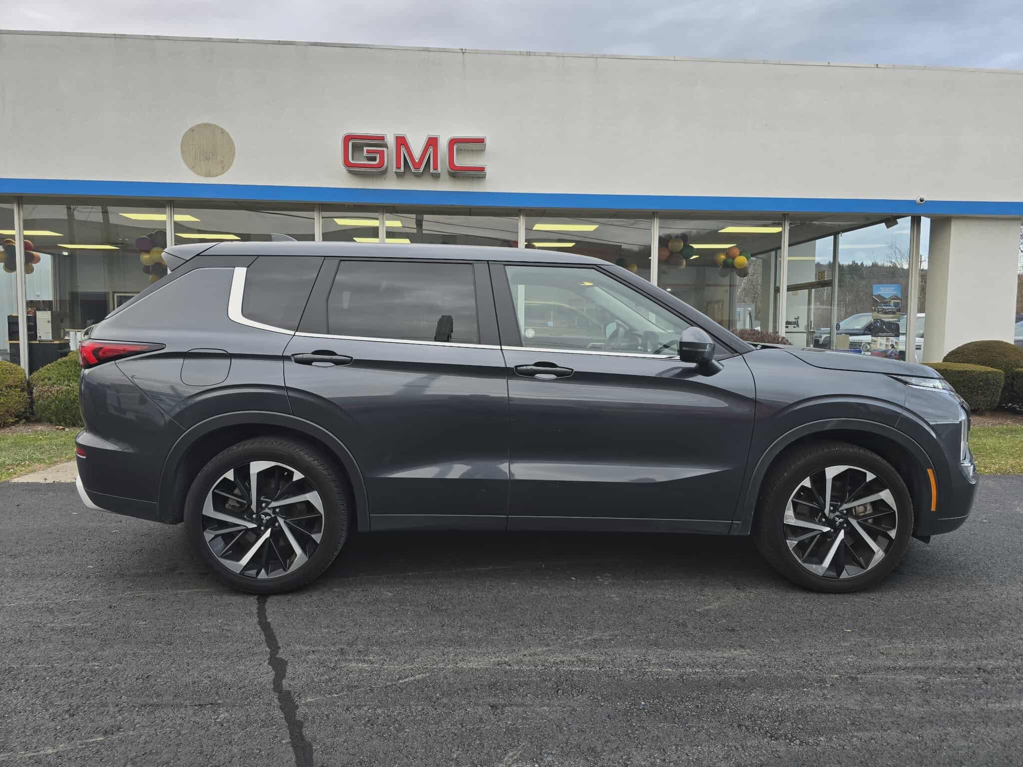 2024 Mitsubishi Outlander SE