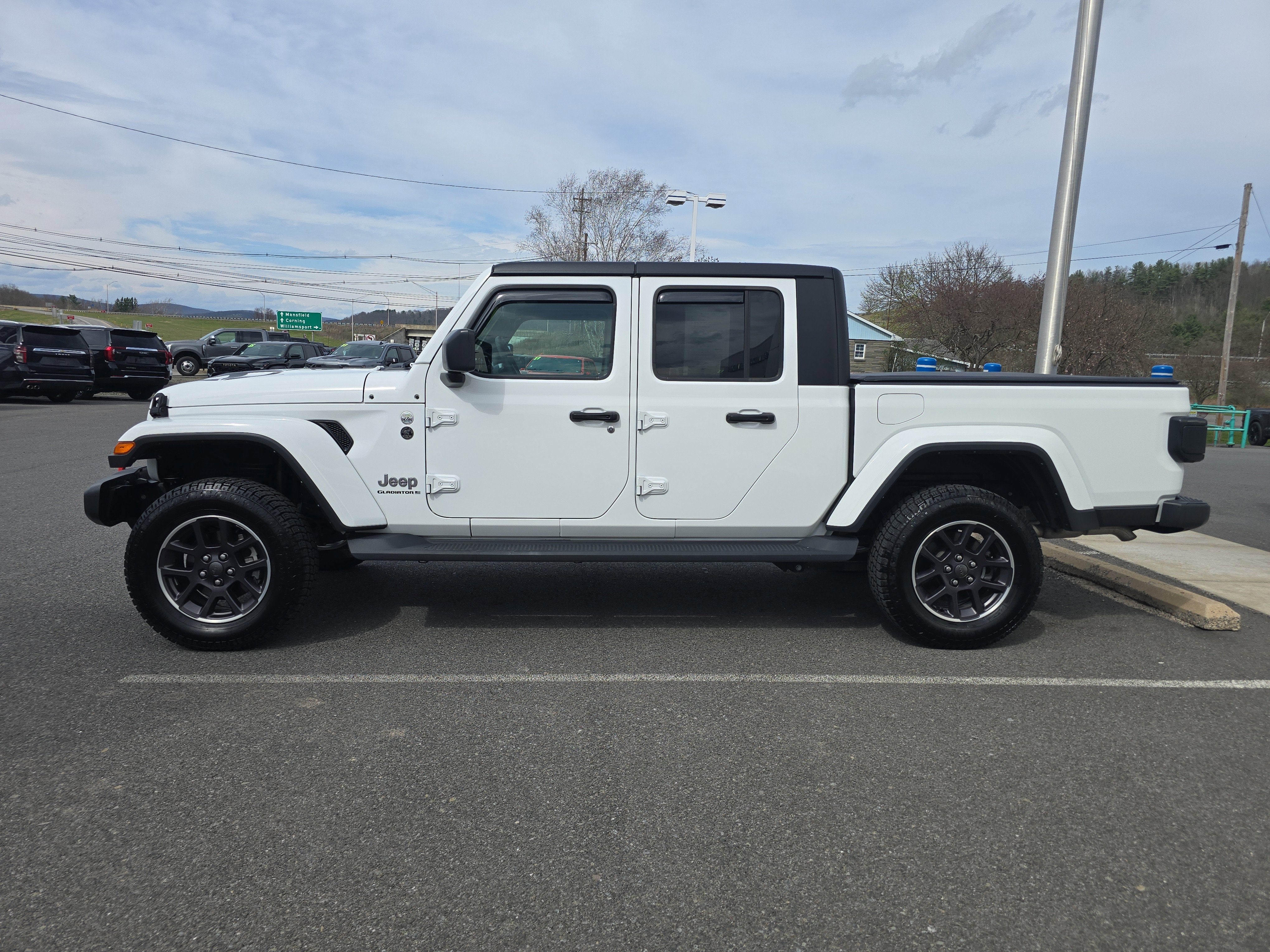 2023 Jeep Gladiator Overland