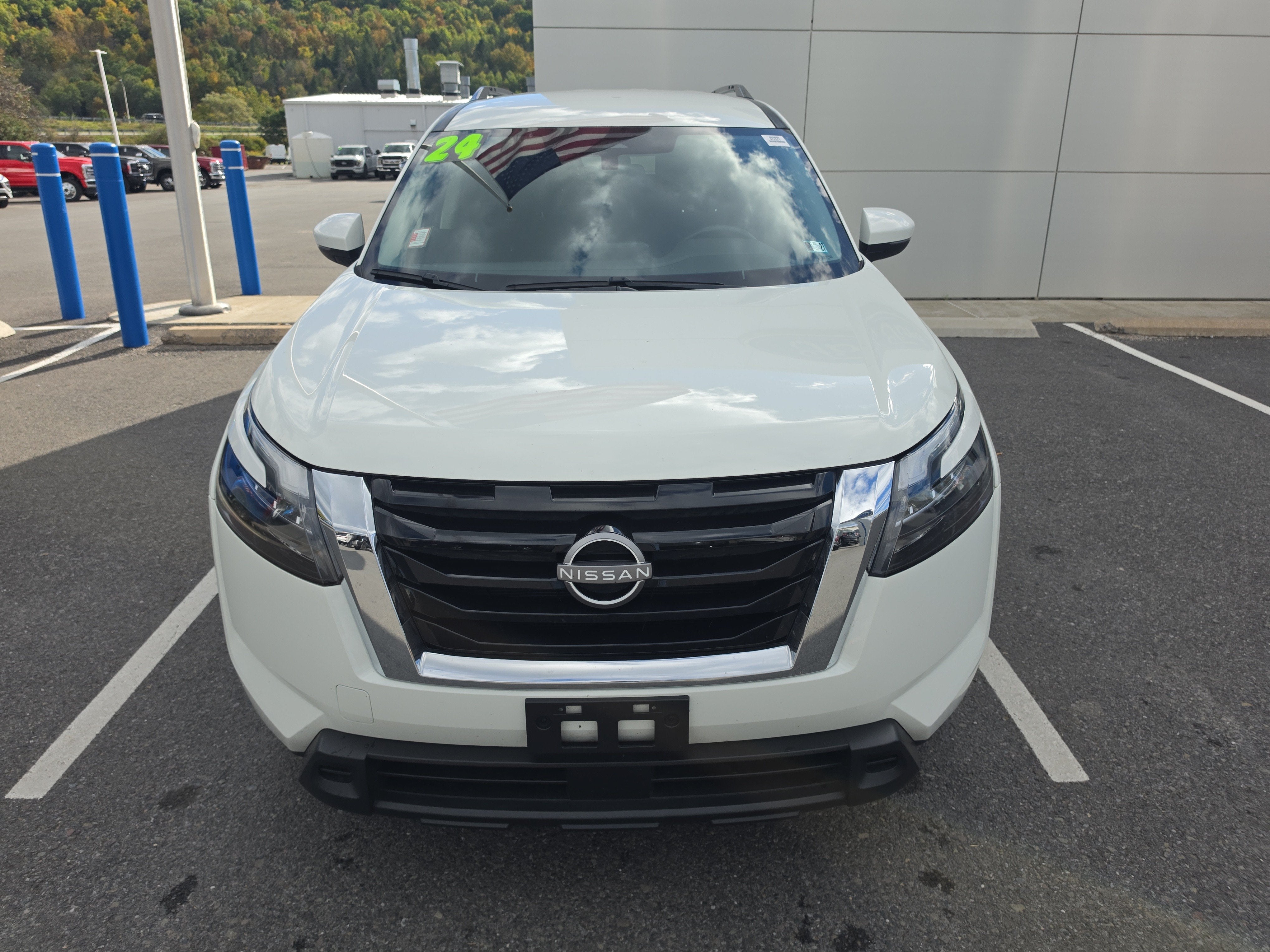 2024 Nissan Pathfinder SV