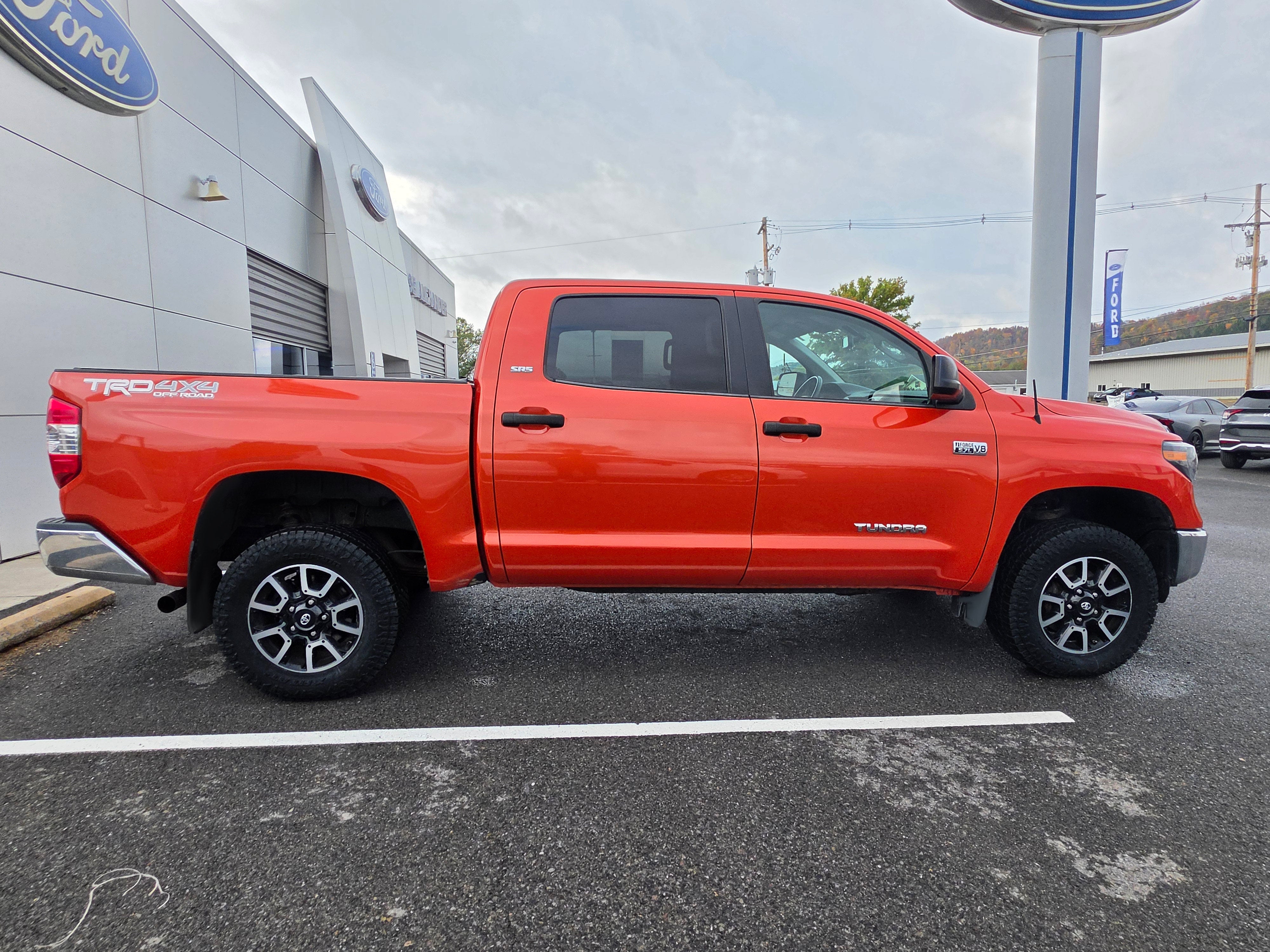 2017 Toyota Tundra 4WD SR5