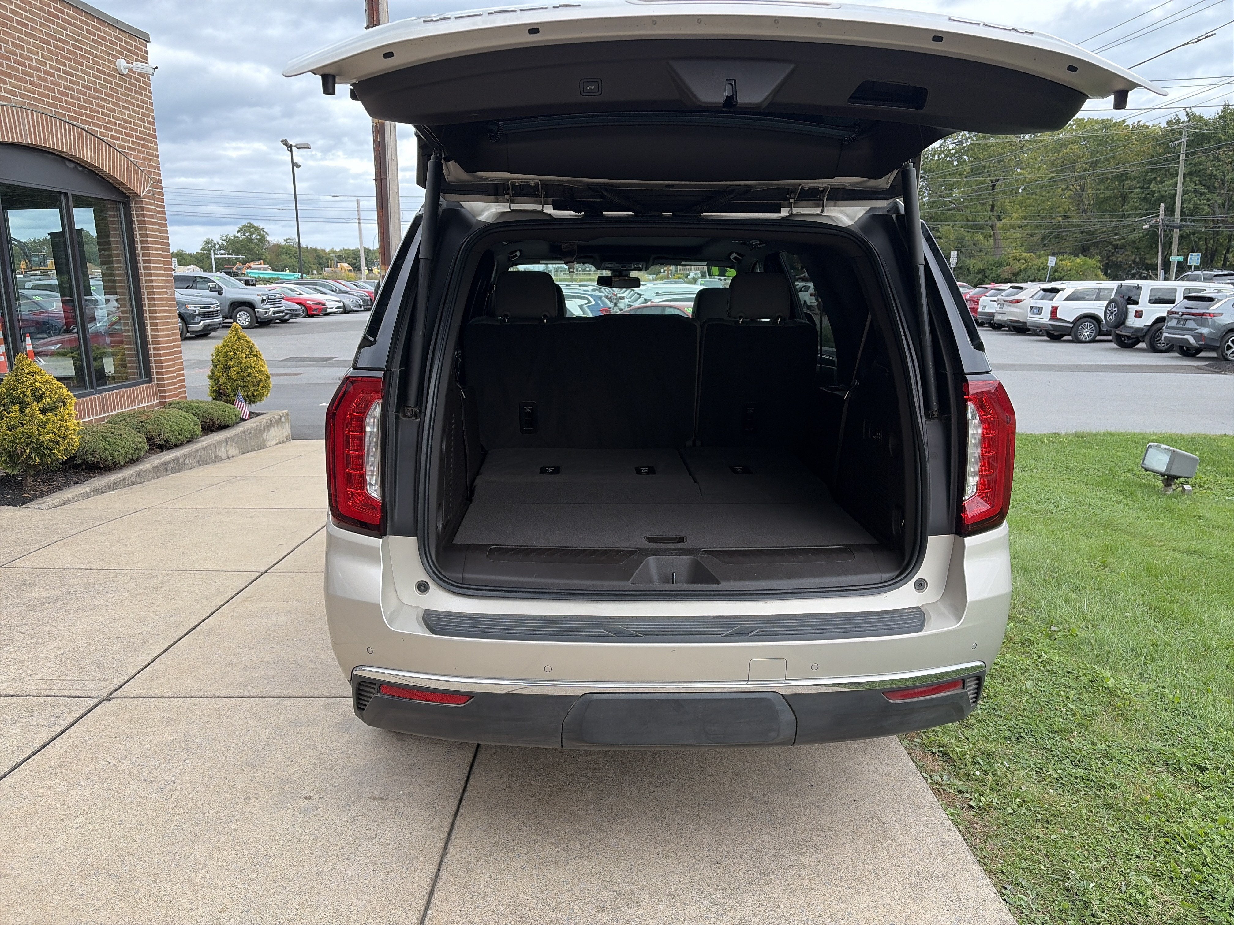 2021 GMC Yukon SLT