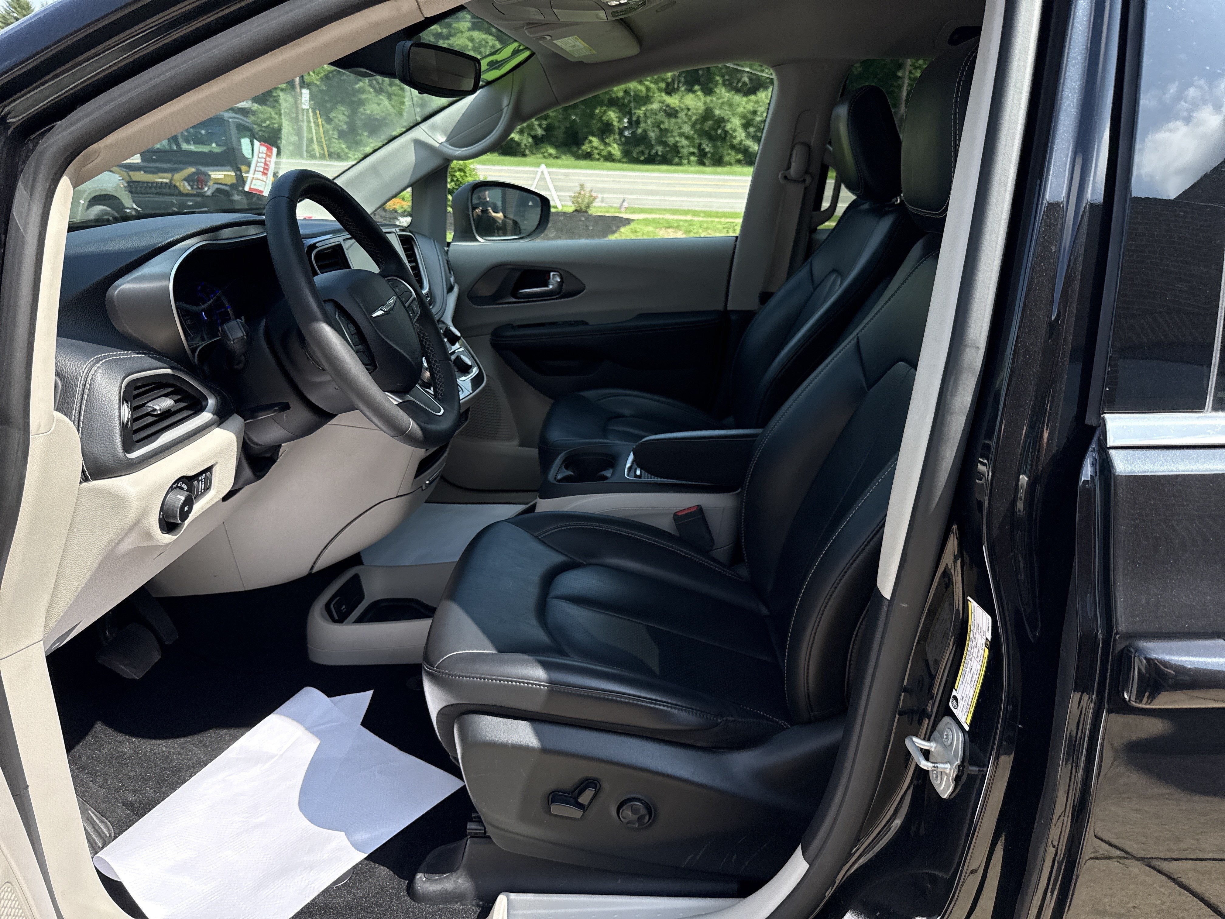 2023 Chrysler Pacifica Hybrid Touring L
