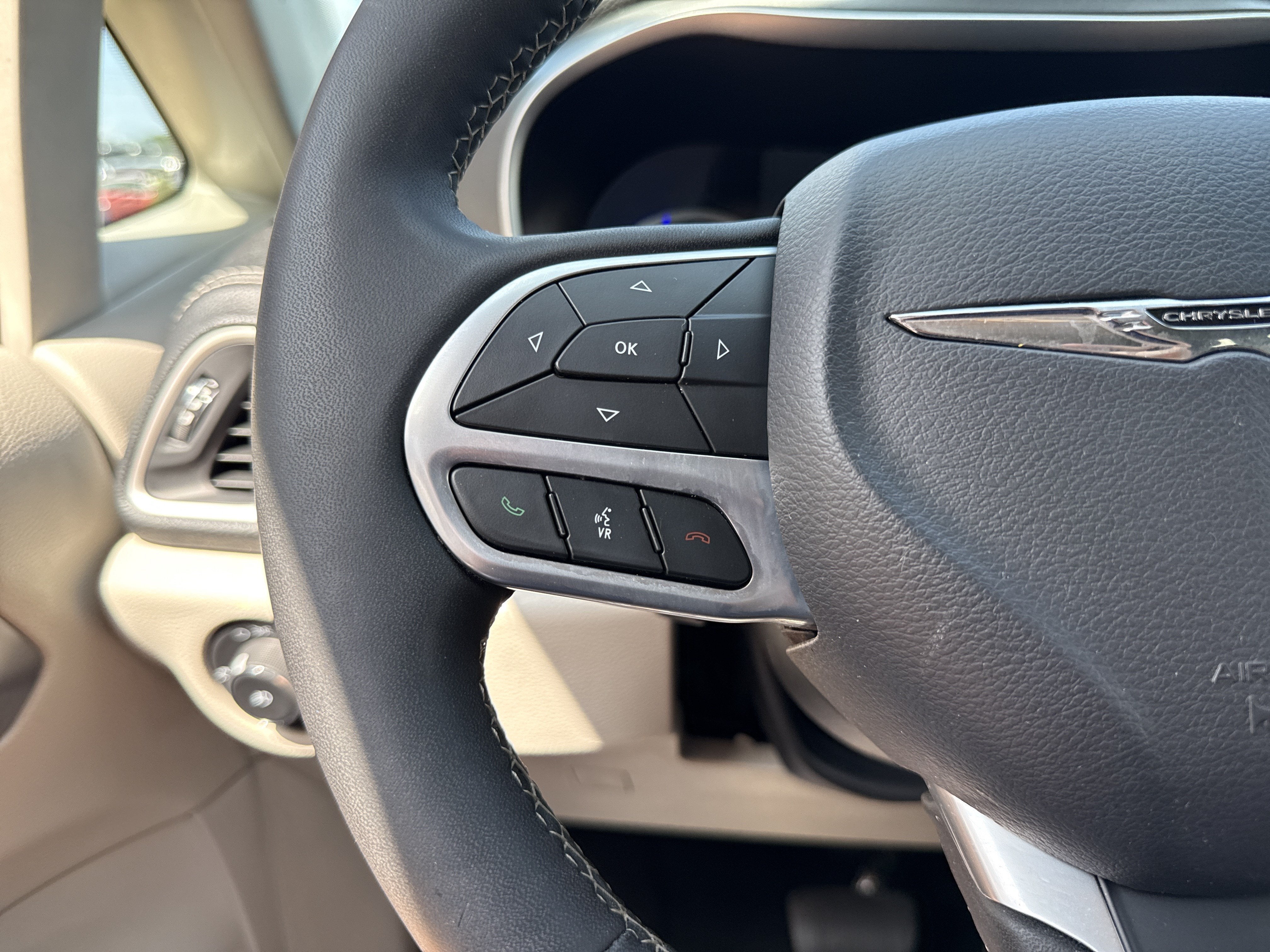 2023 Chrysler Pacifica Hybrid Touring L