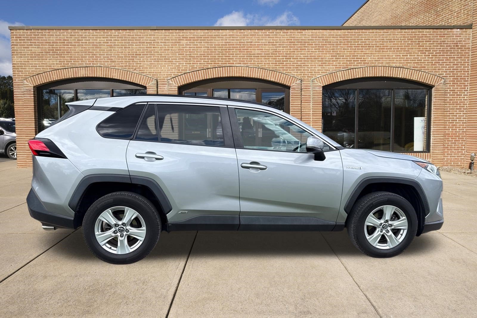 2019 Toyota RAV4 Hybrid XLE