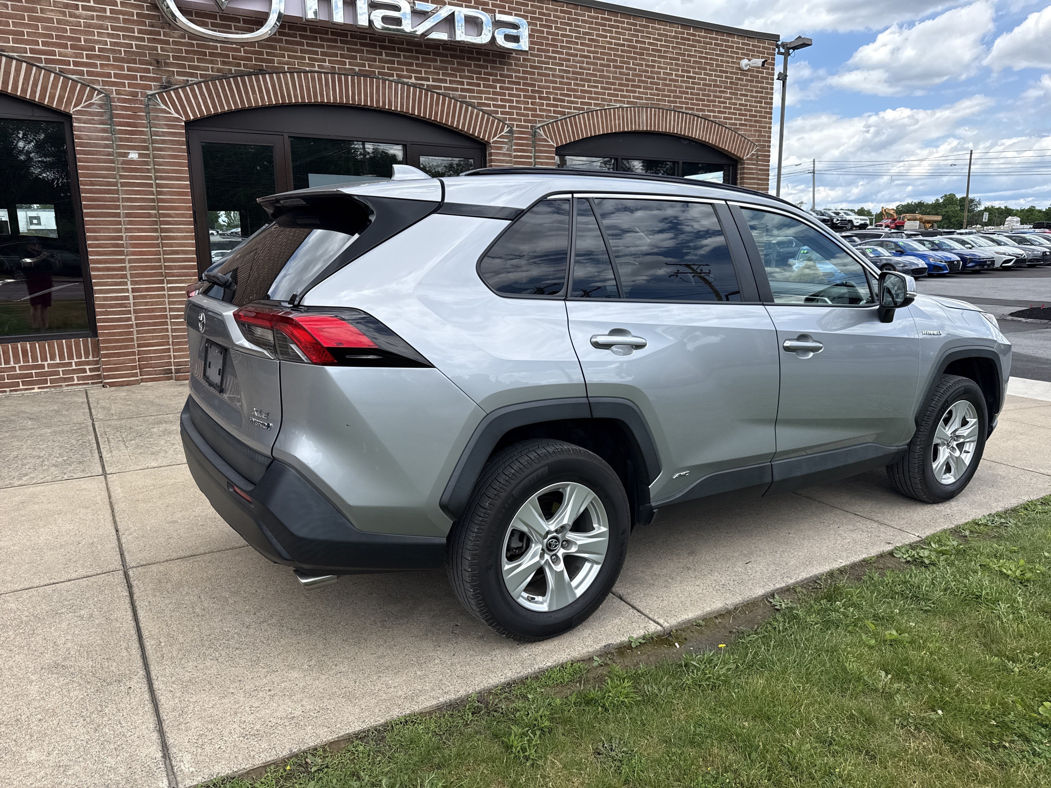 2019 Toyota RAV4 Hybrid XLE