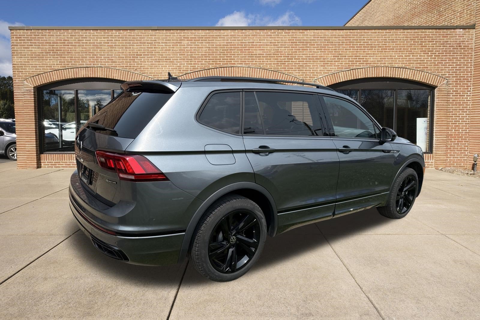 2024 Volkswagen Tiguan SE R-Line Black