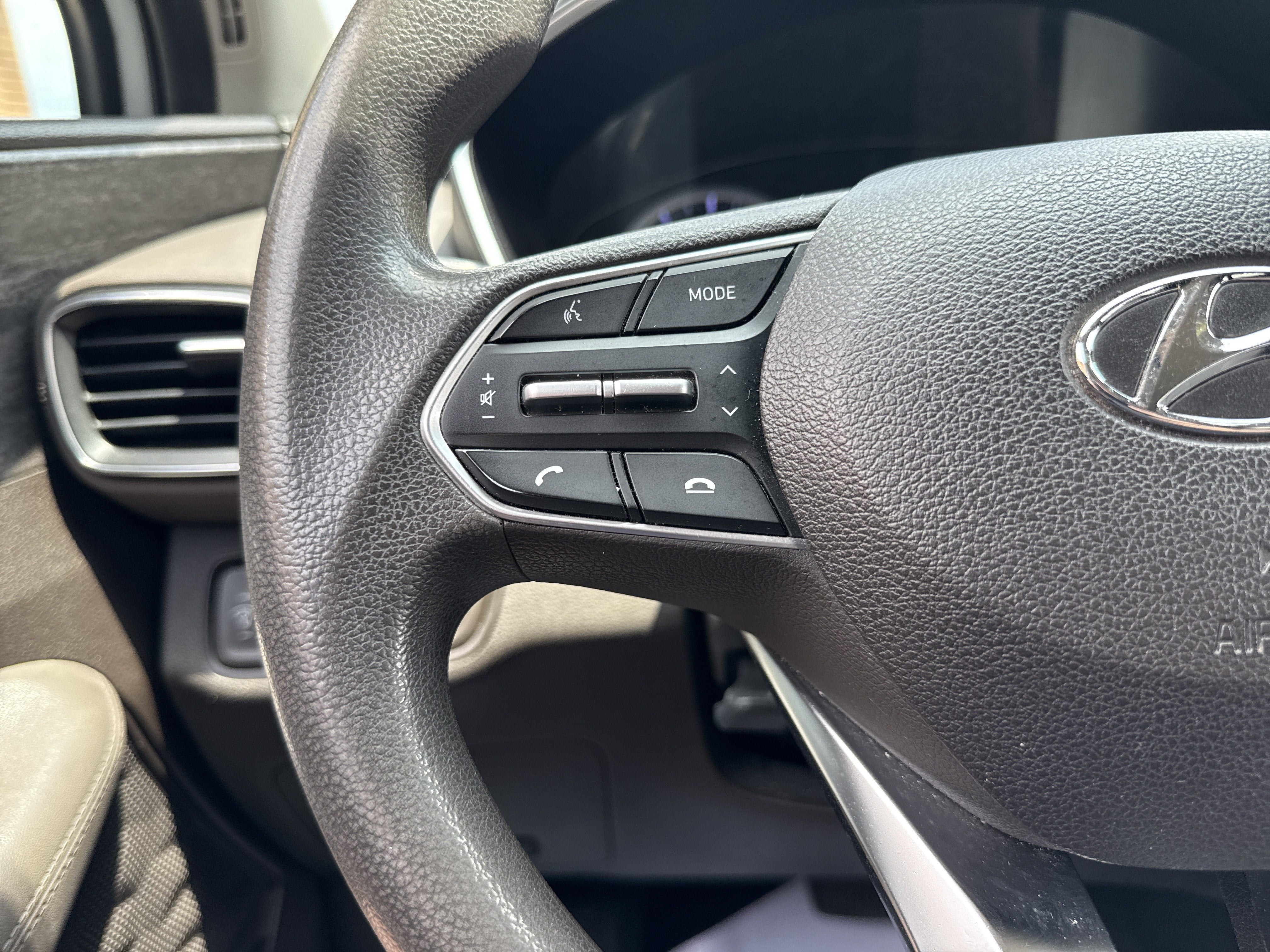 2019 Hyundai SANTA FE SE