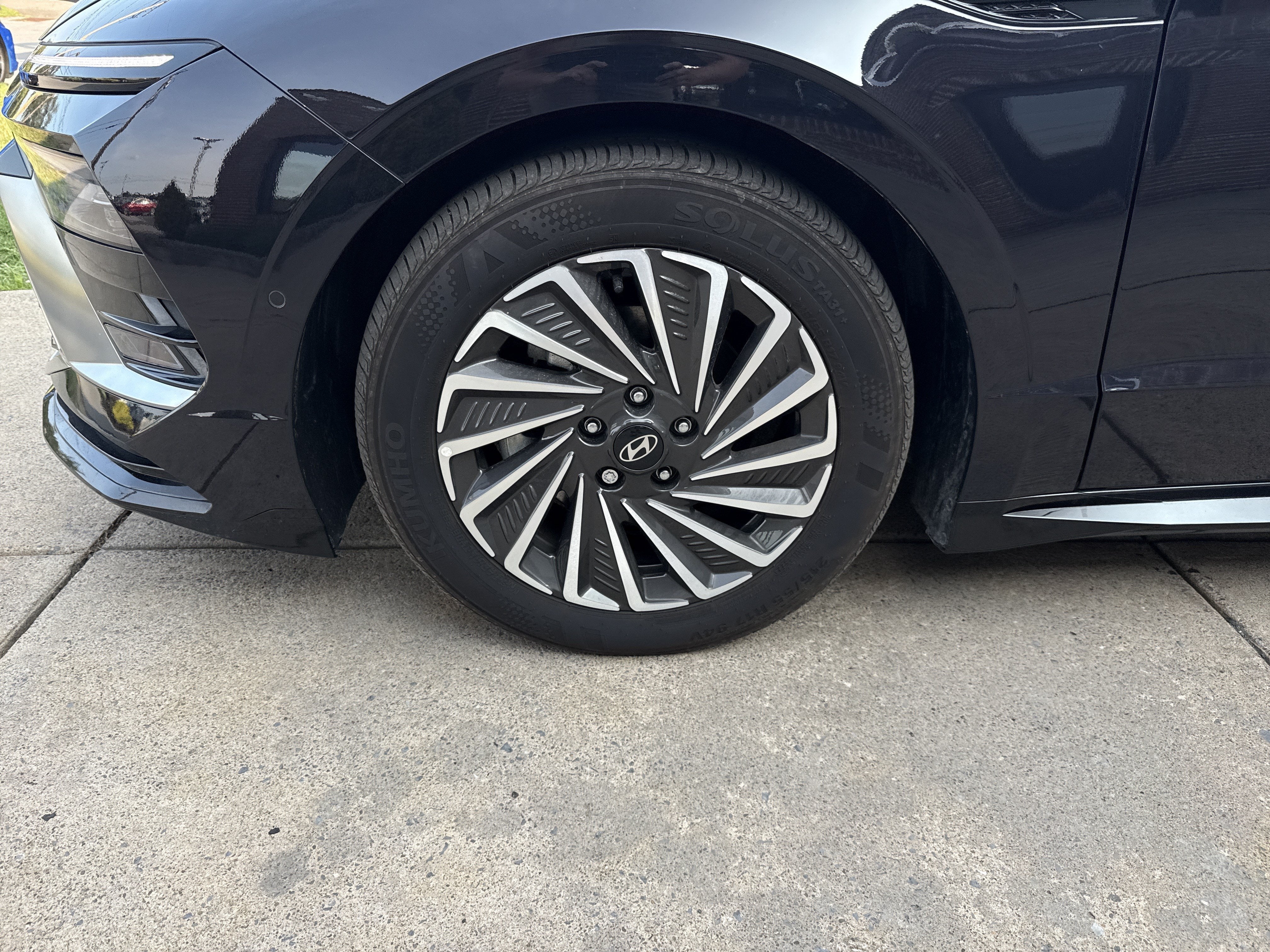2025 Hyundai Sonata Hybrid Limited - Photo 11