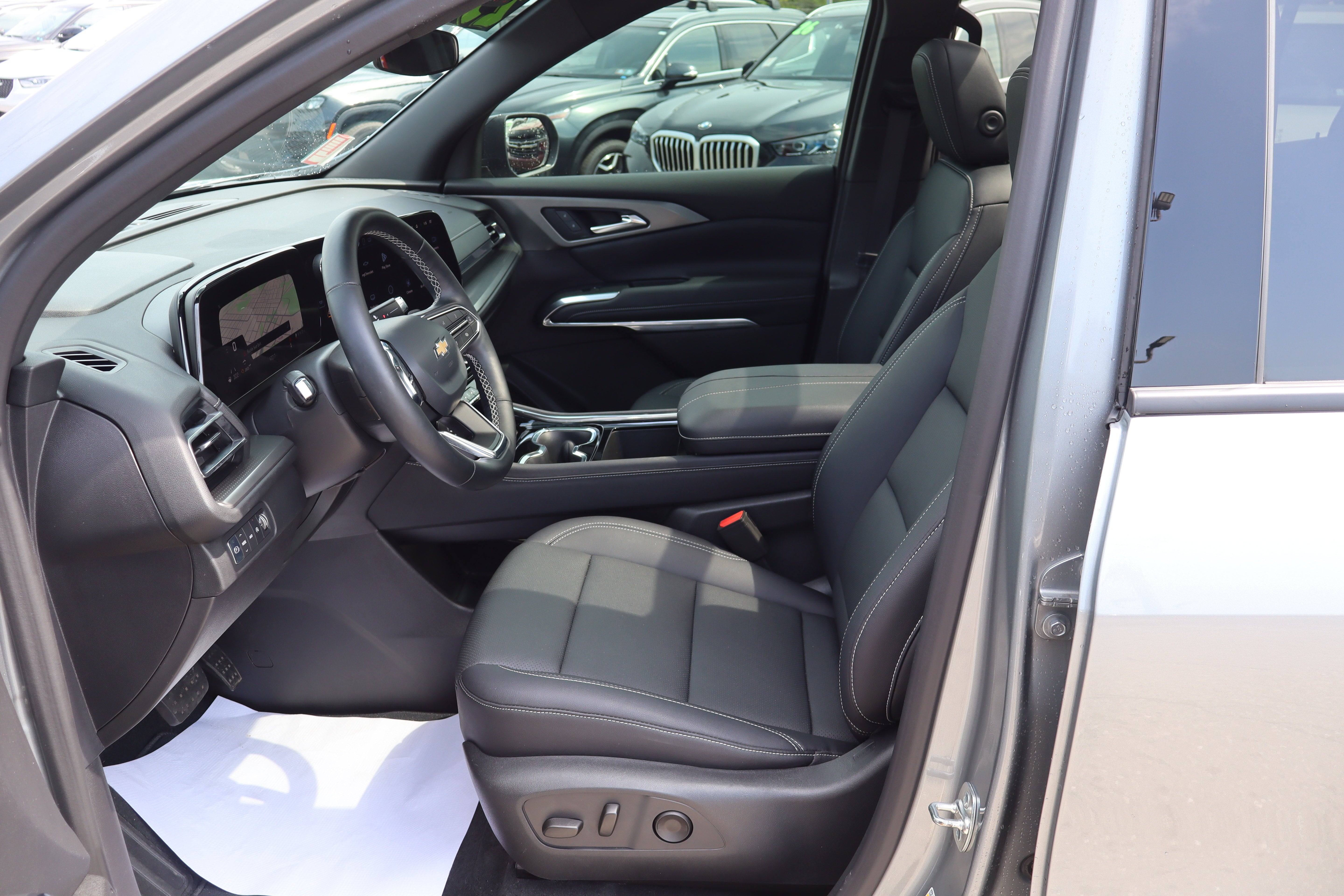 2025 Chevrolet Traverse AWD LT