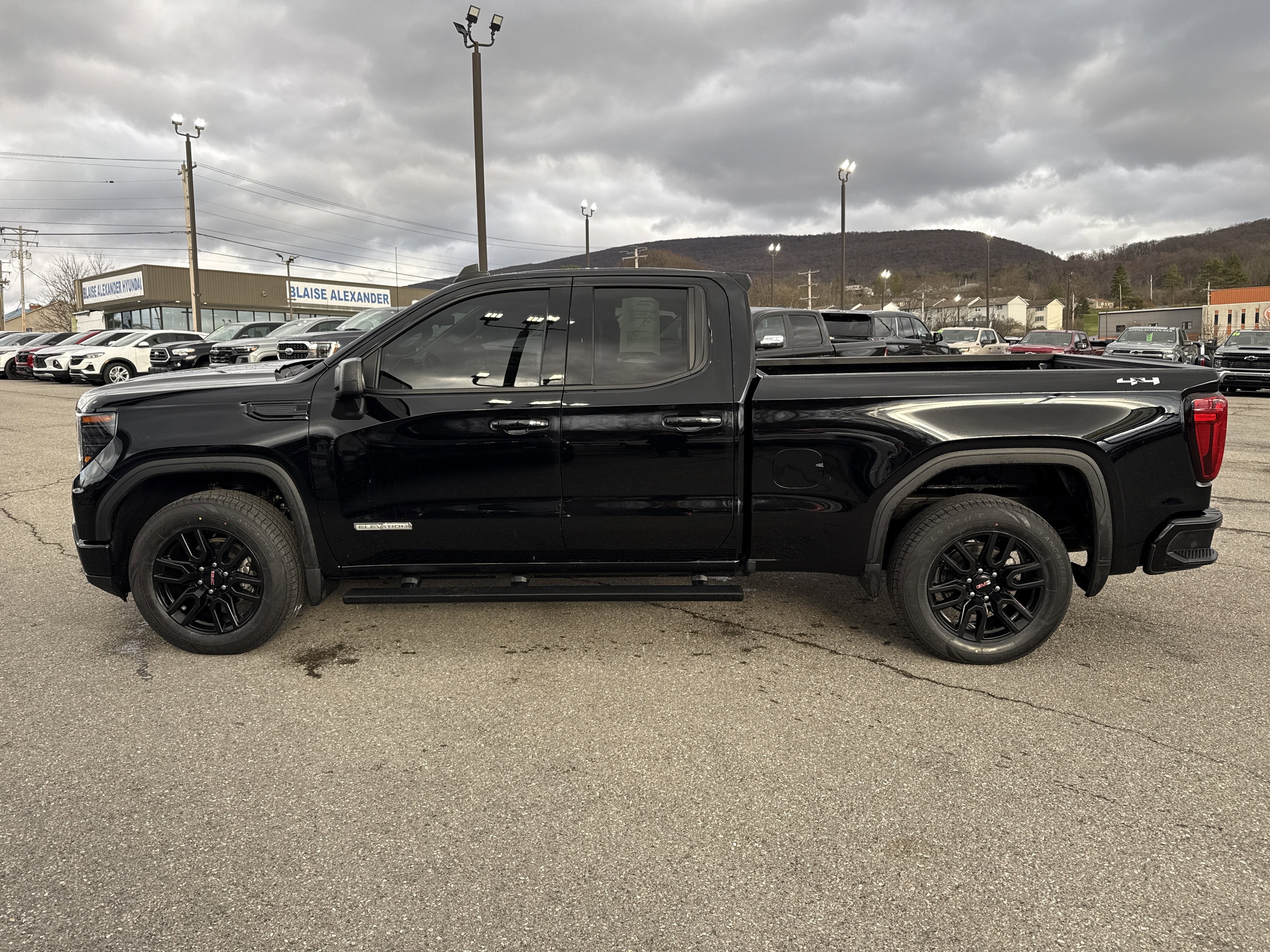 2023 GMC Sierra 1500 Elevation