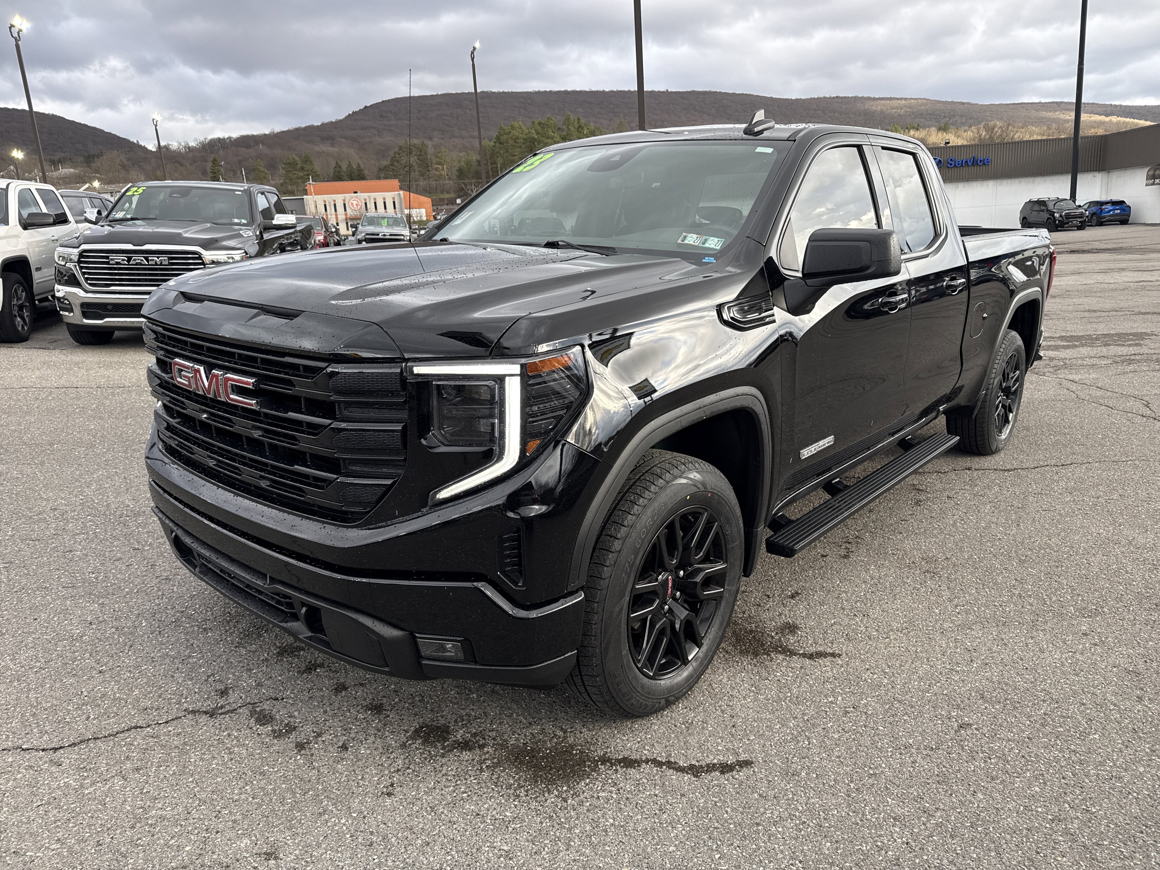 2023 GMC Sierra 1500 Elevation