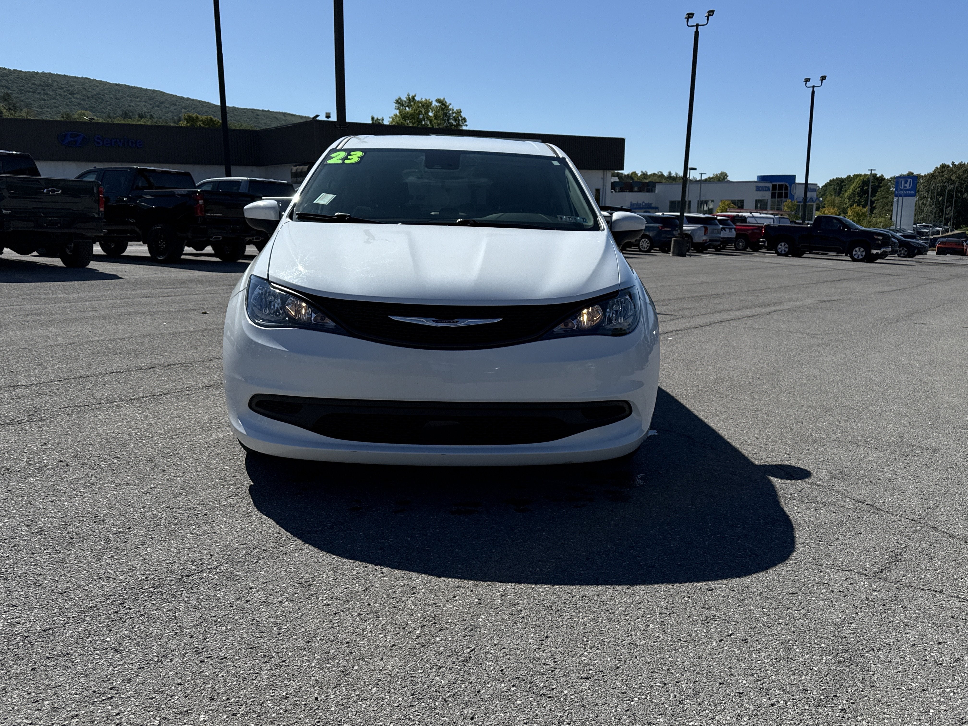 2023 Chrysler Voyager LX