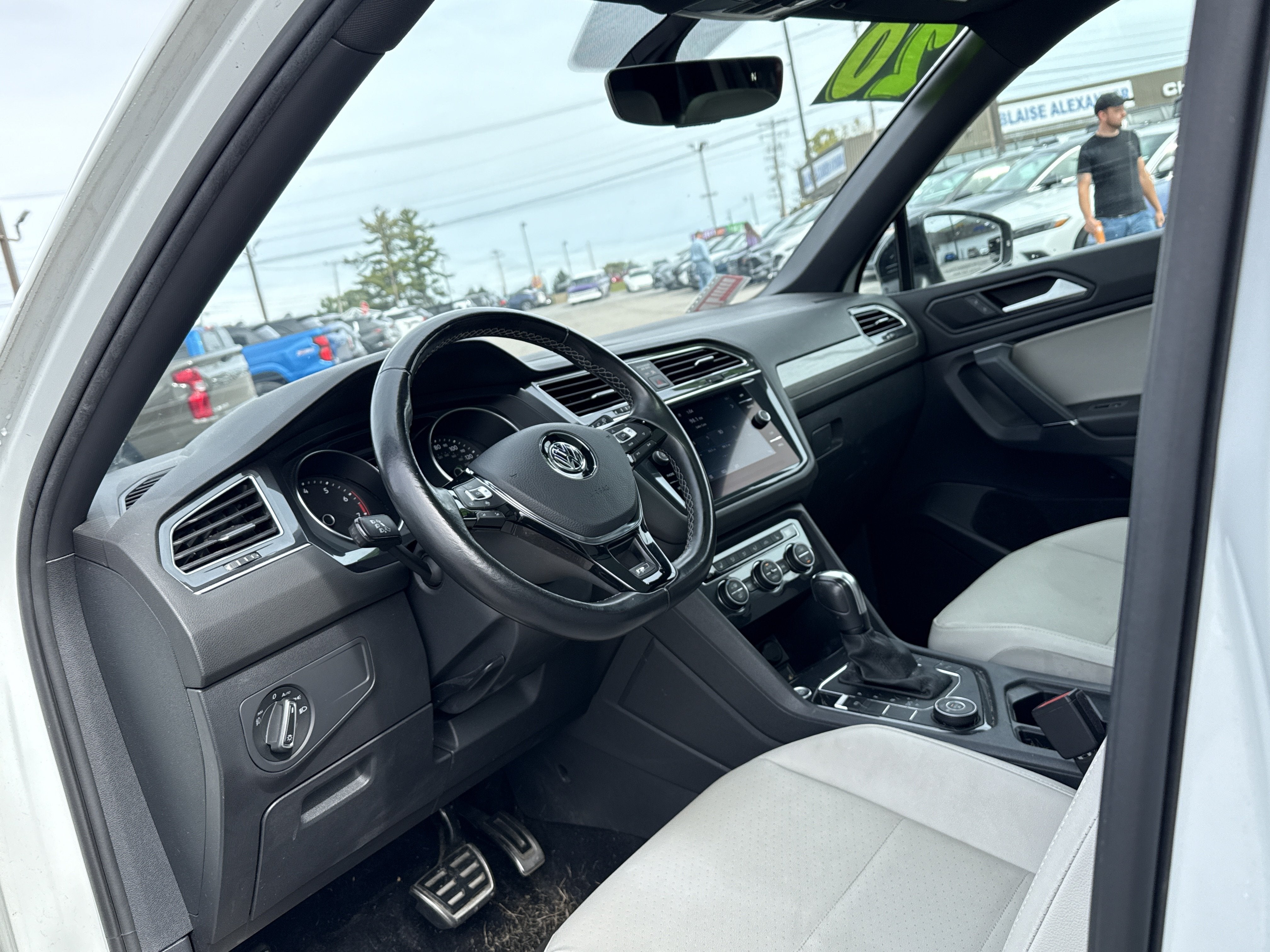 2020 Volkswagen Tiguan SE R-Line Black