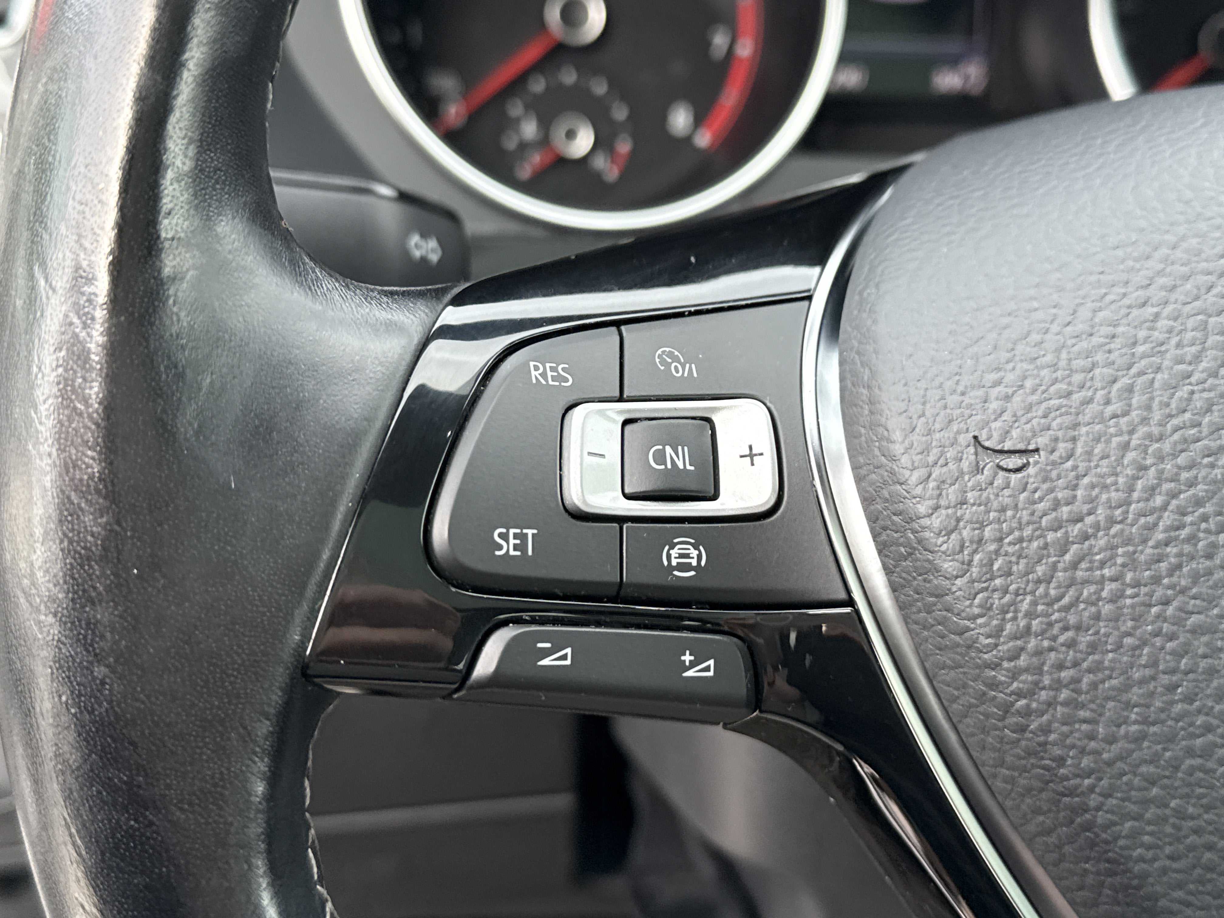 2020 Volkswagen Tiguan SE R-Line Black