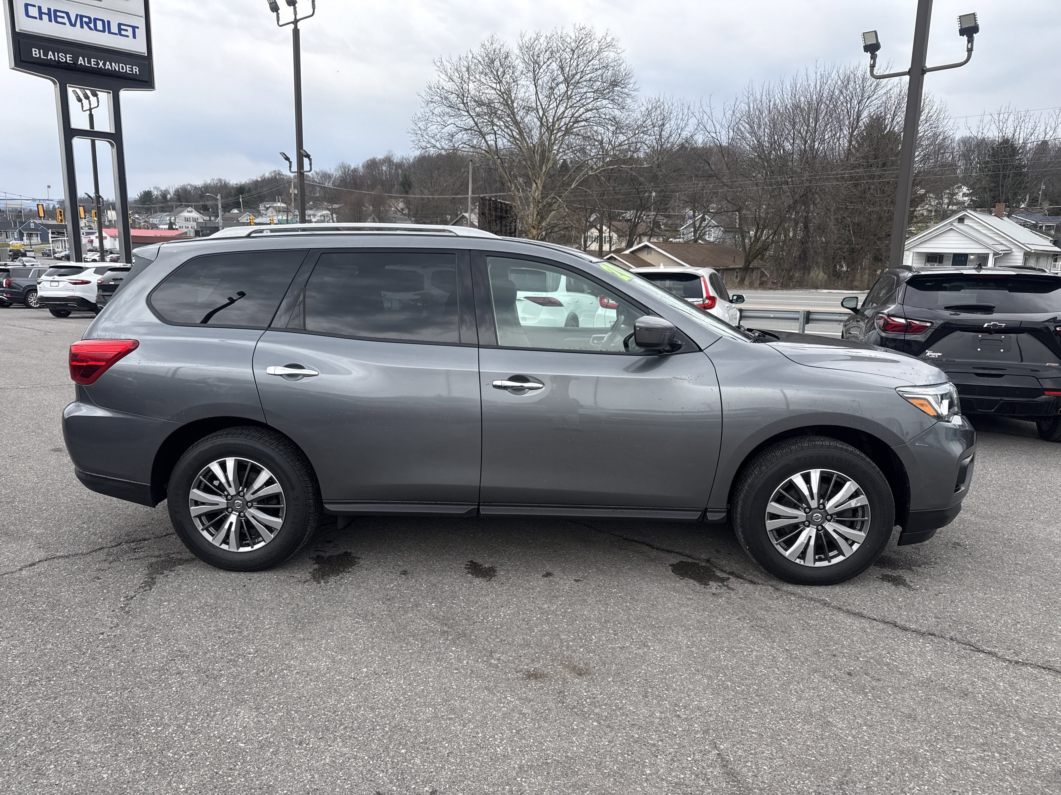 2020 Nissan Pathfinder SV
