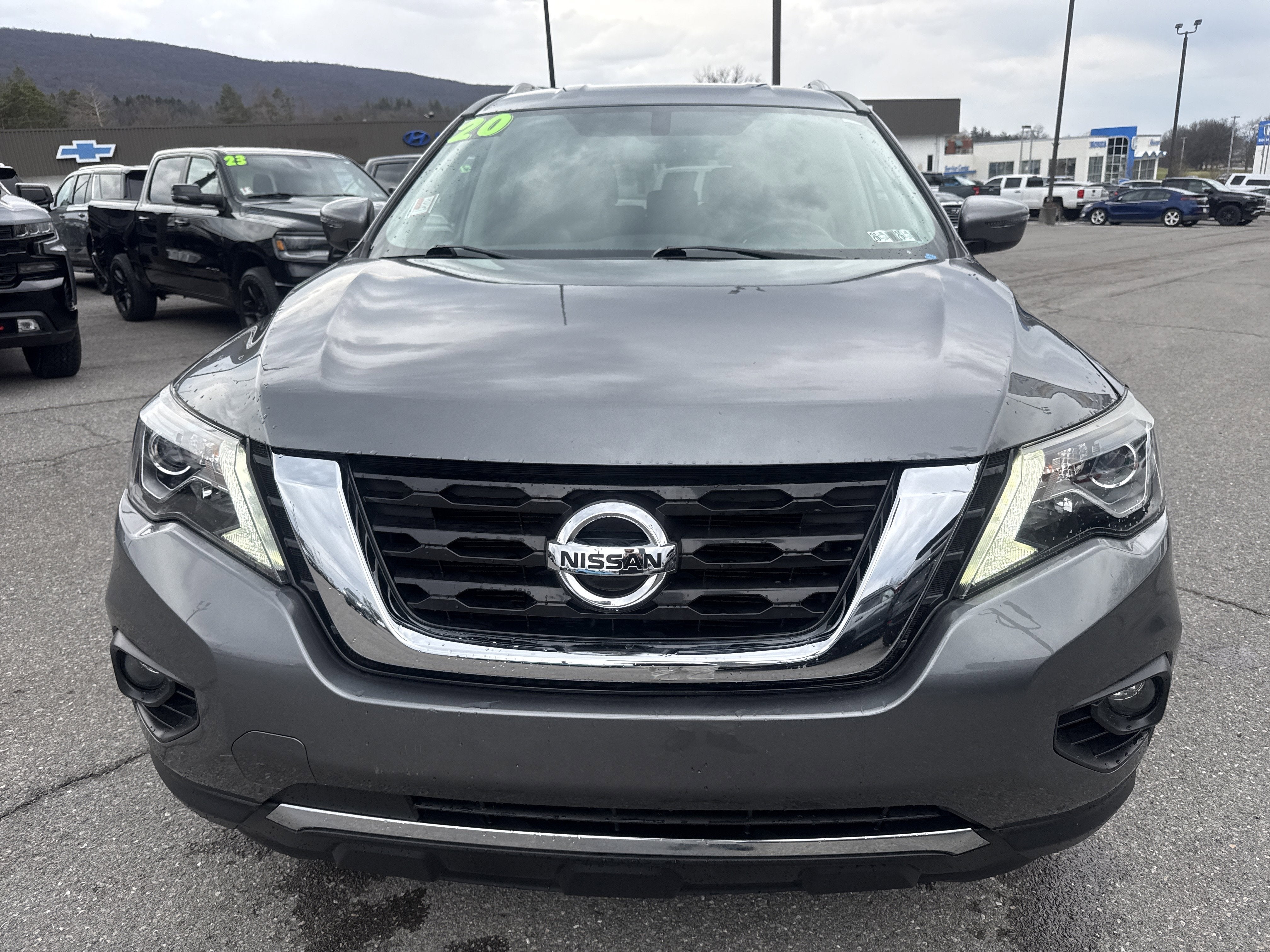 2020 Nissan Pathfinder SV