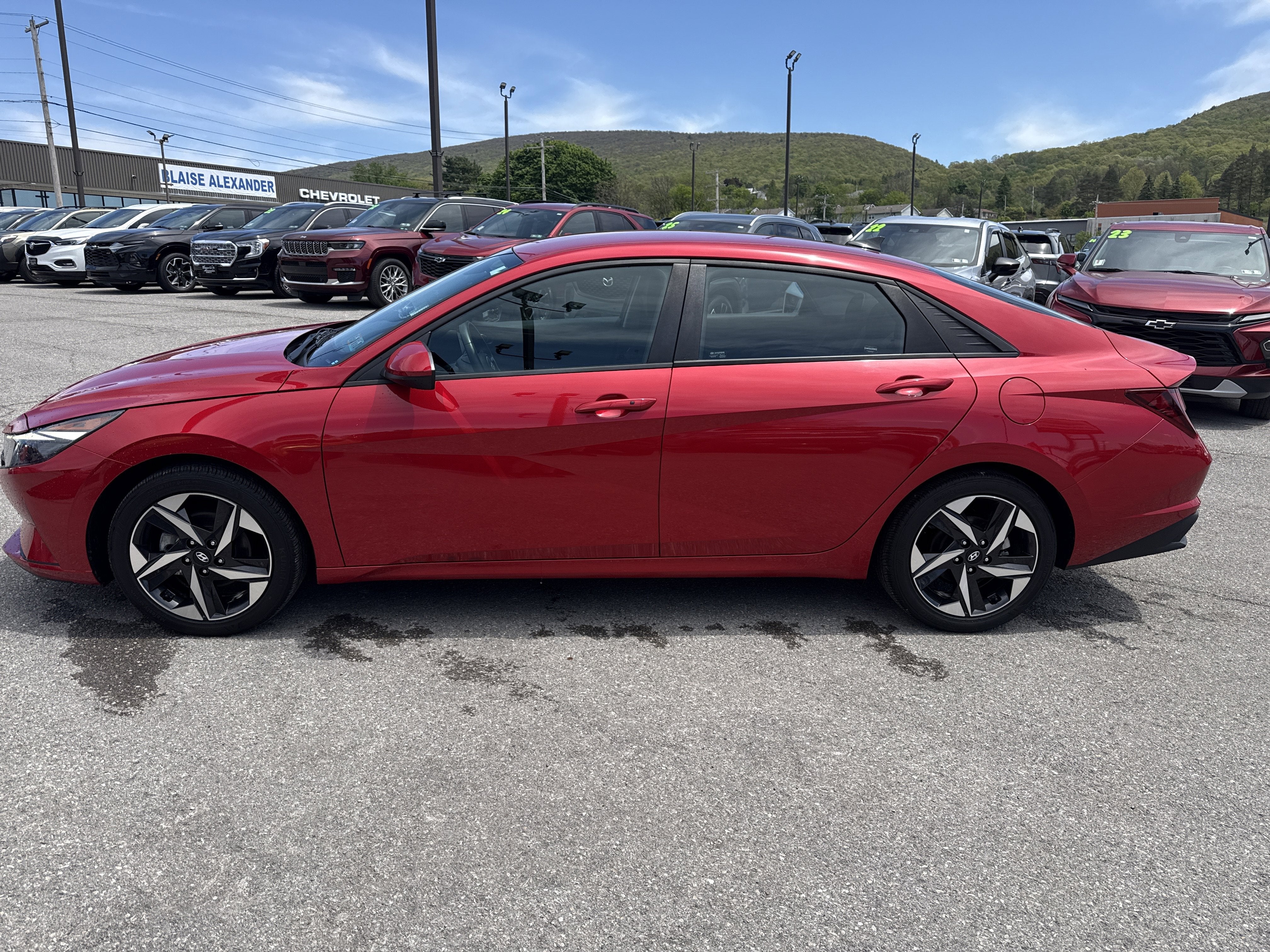2023 Hyundai ELANTRA SEL