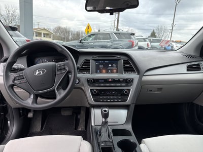 2017 Hyundai SONATA HYBRID SE