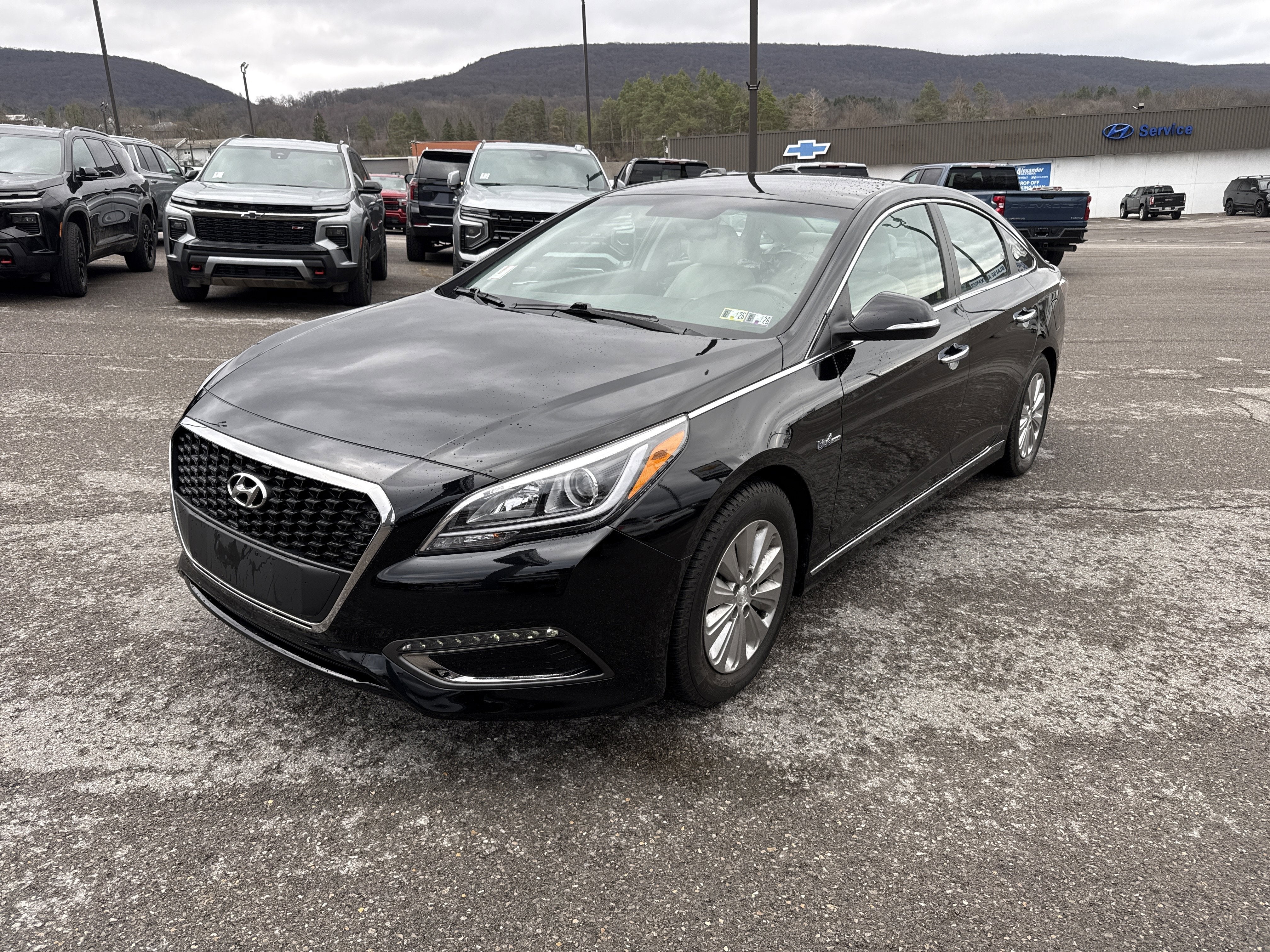 2017 Hyundai SONATA HYBRID SE