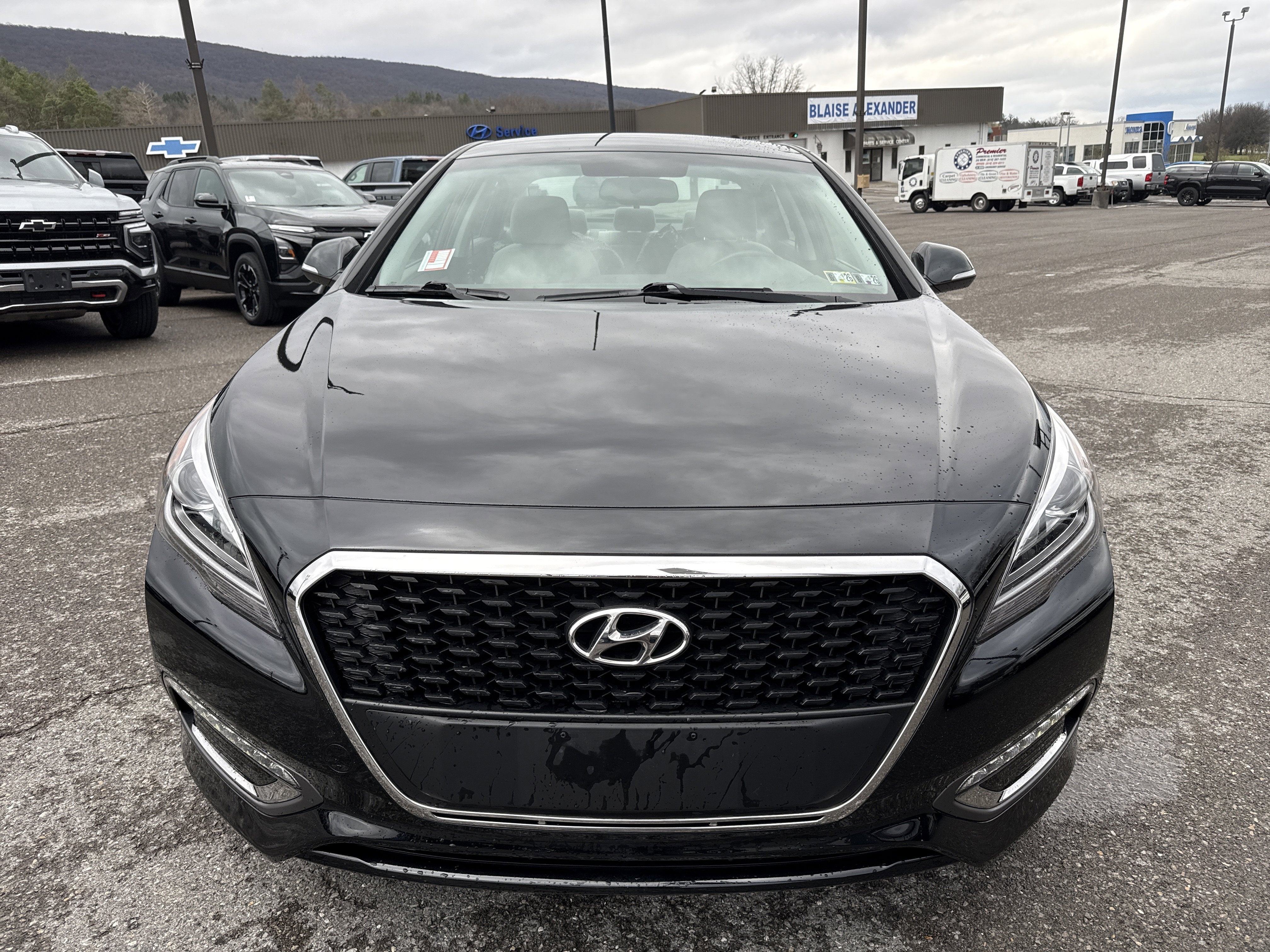 2017 Hyundai SONATA HYBRID SE