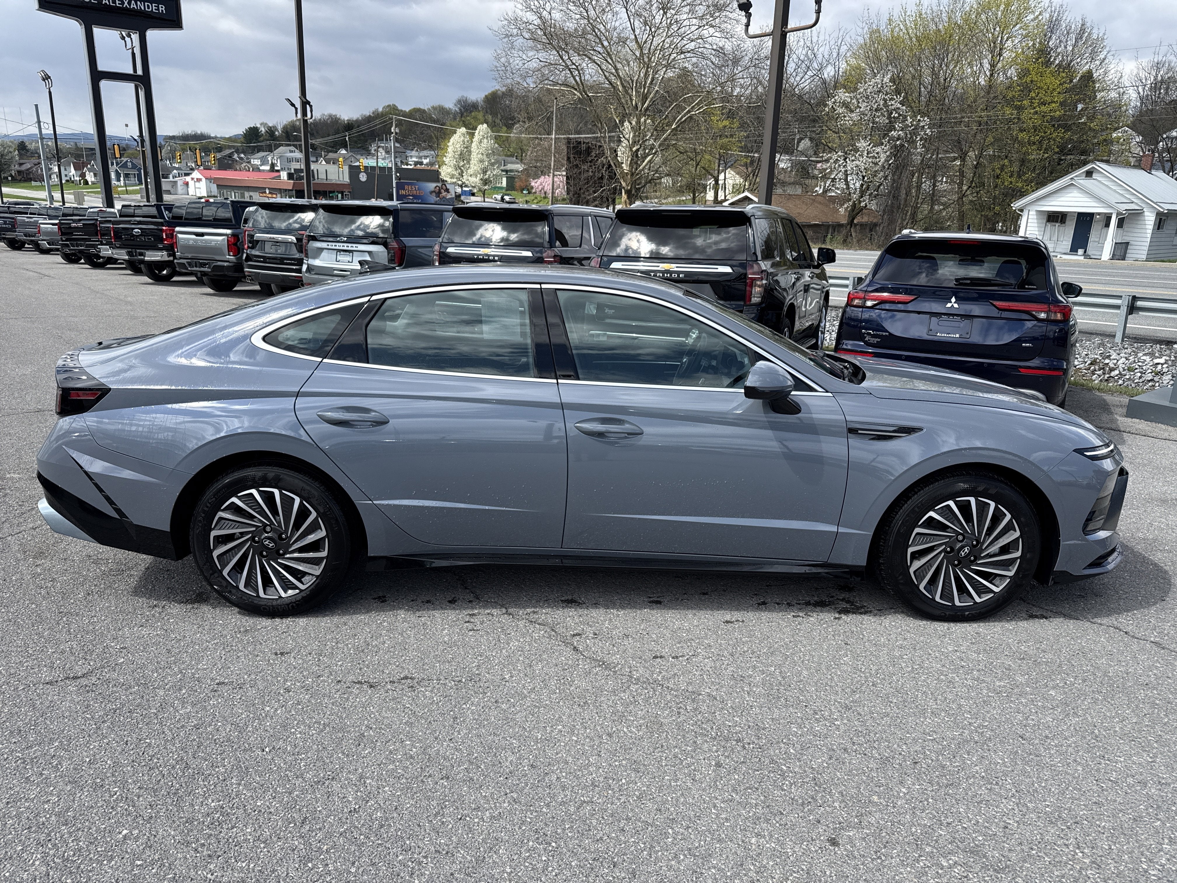 2025 Hyundai SONATA HYBRID SEL
