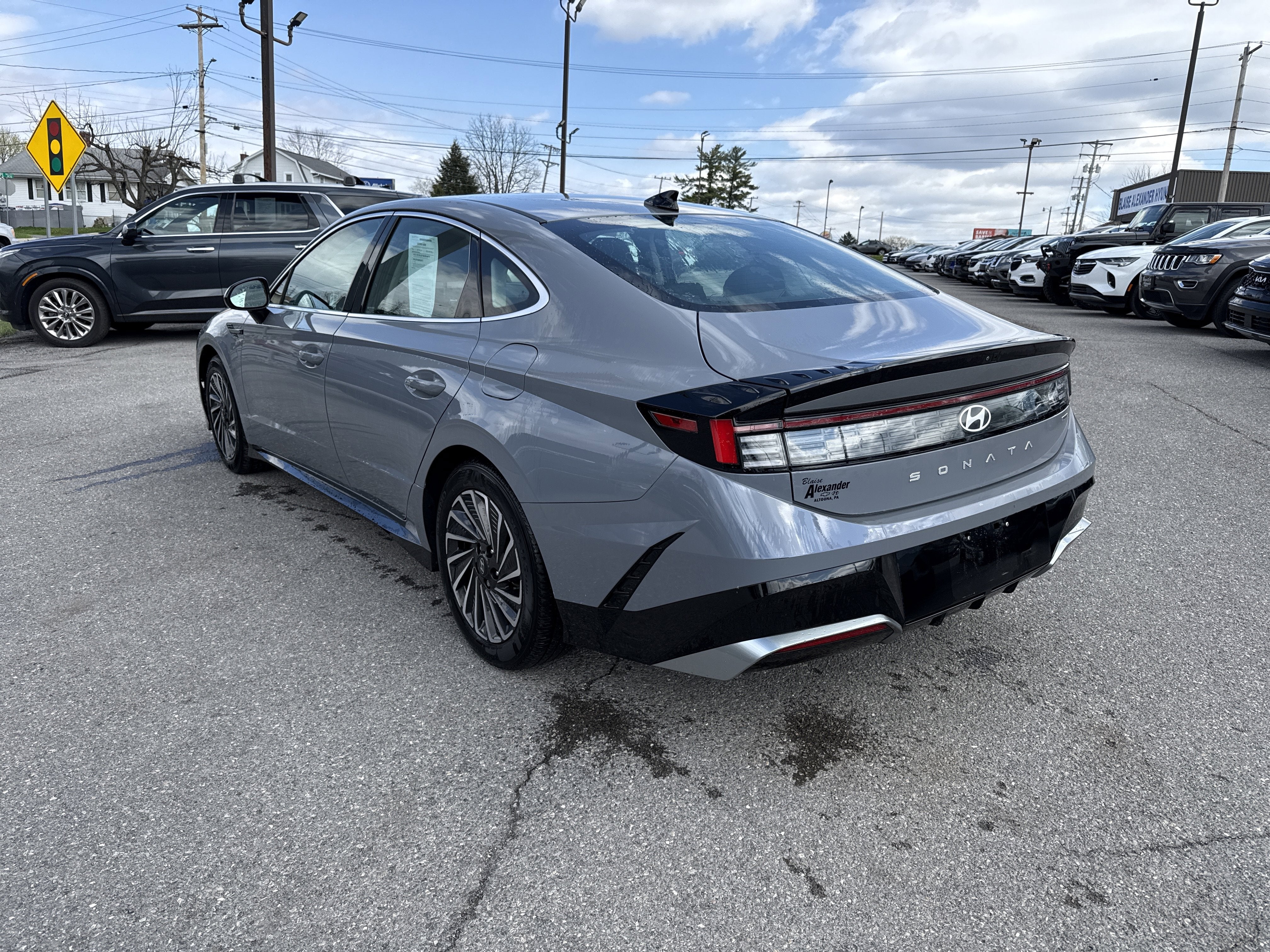 2025 Hyundai SONATA HYBRID SEL