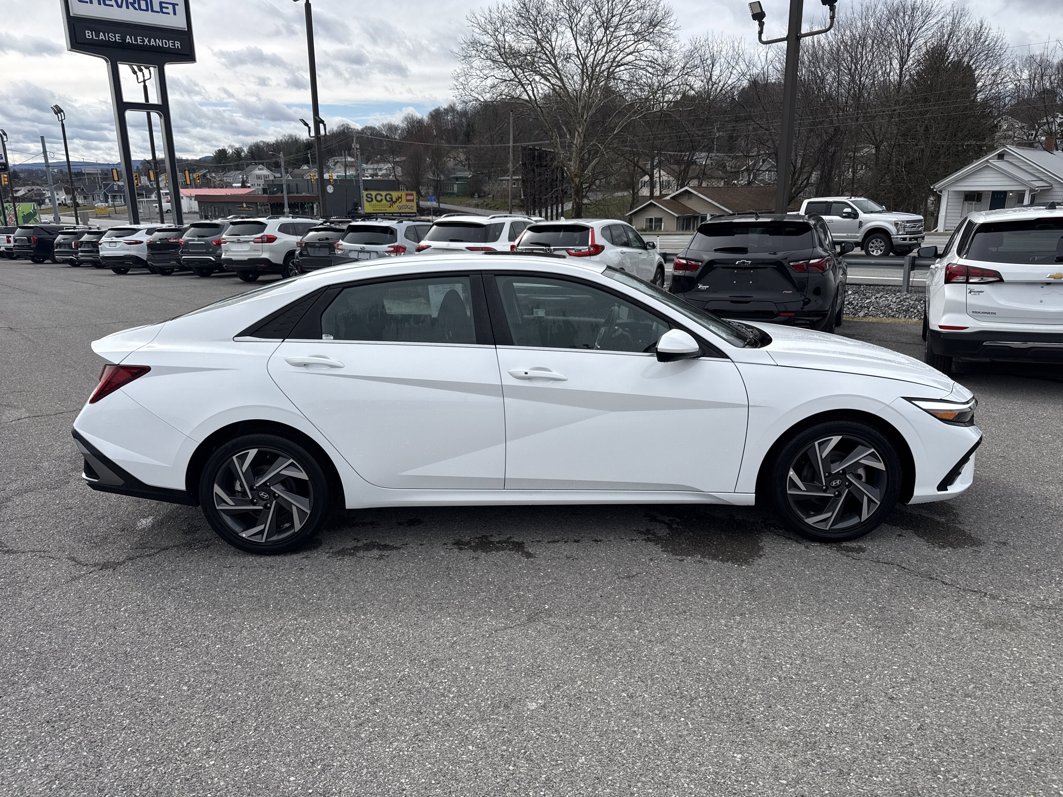 2025 Hyundai ELANTRA SEL Convenience