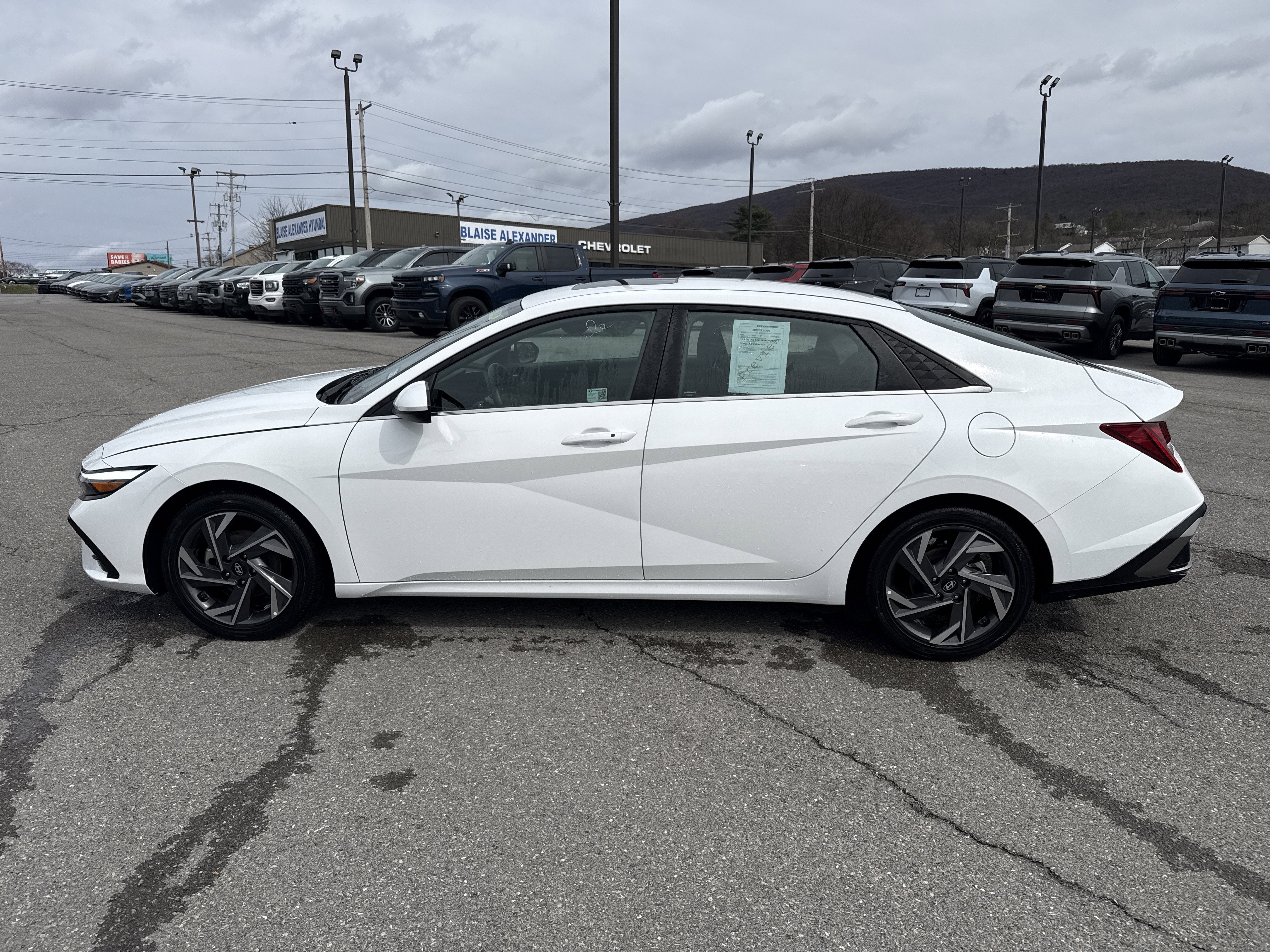 2025 Hyundai ELANTRA SEL Convenience