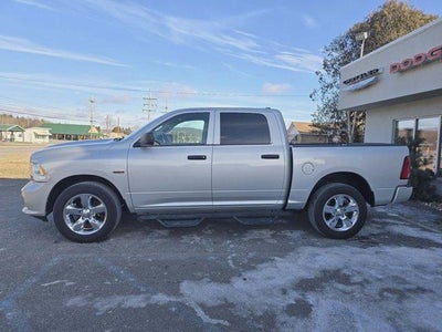 2019 RAM 1500 Classic Express 4x4 Crew Cab 5'7" Box