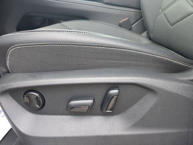 2025 Volkswagen Atlas 2.0T SE w/Technology 4MOTION