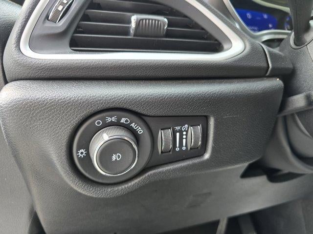 2025 Chrysler Pacifica Select FWD