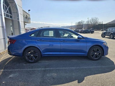 2022 Volkswagen Jetta SE Auto