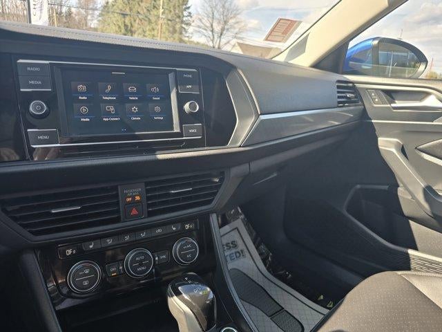 2022 Volkswagen Jetta SE Auto