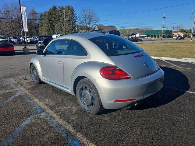 2012 Volkswagen Beetle 2dr Cpe Auto 2.5L PZEV