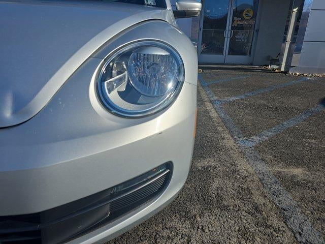 2012 Volkswagen Beetle 2dr Cpe Auto 2.5L PZEV