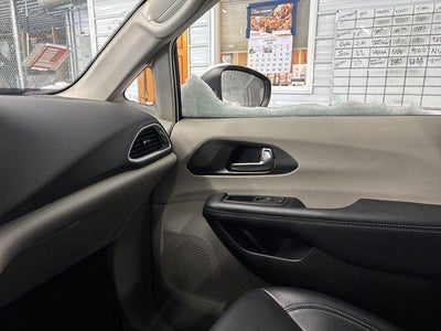 2023 Chrysler Pacifica Touring L FWD