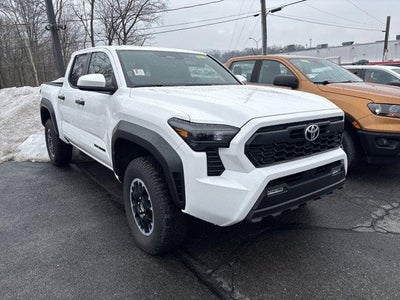 2025 Toyota Tacoma 4WD 4WD SR Double Cab 5' Bed MT (Natl)
