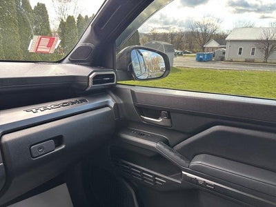 2025 Toyota Tacoma 4WD 4WD TRD Sport Double Cab 5' Bed MT (Natl)