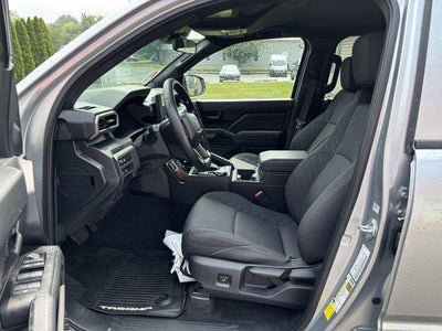 2025 Toyota Tacoma 4WD 4WD SR Double Cab 5' Bed AT (GS)