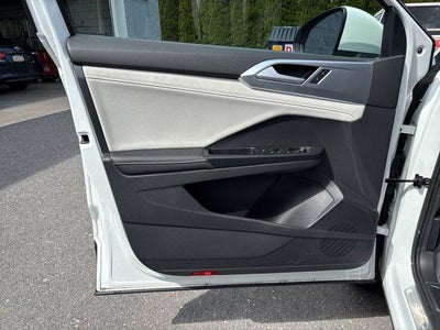 2025 Volkswagen Taos SE 4MOTION