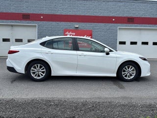 2025 Toyota Camry LE (SE)